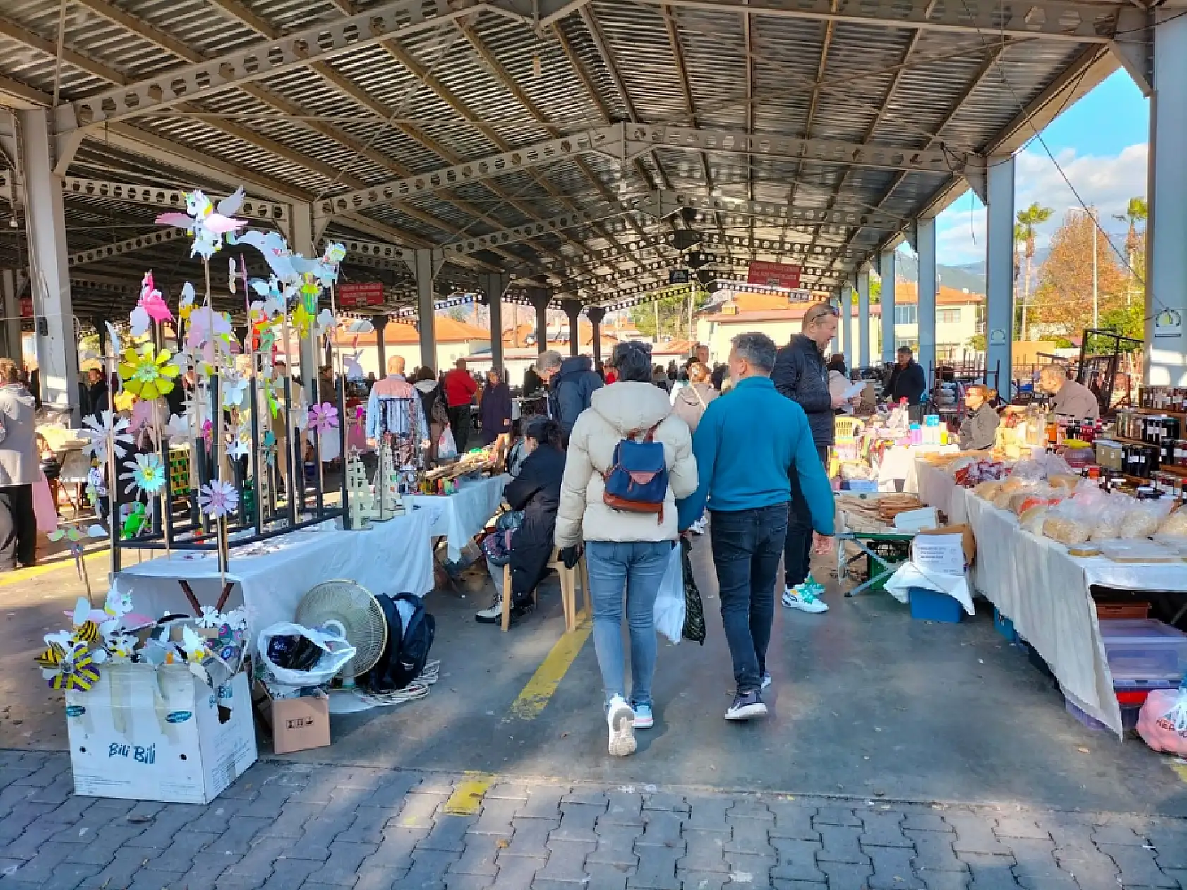 Köyceğiz'de yılbaşı pazarı kuruldu