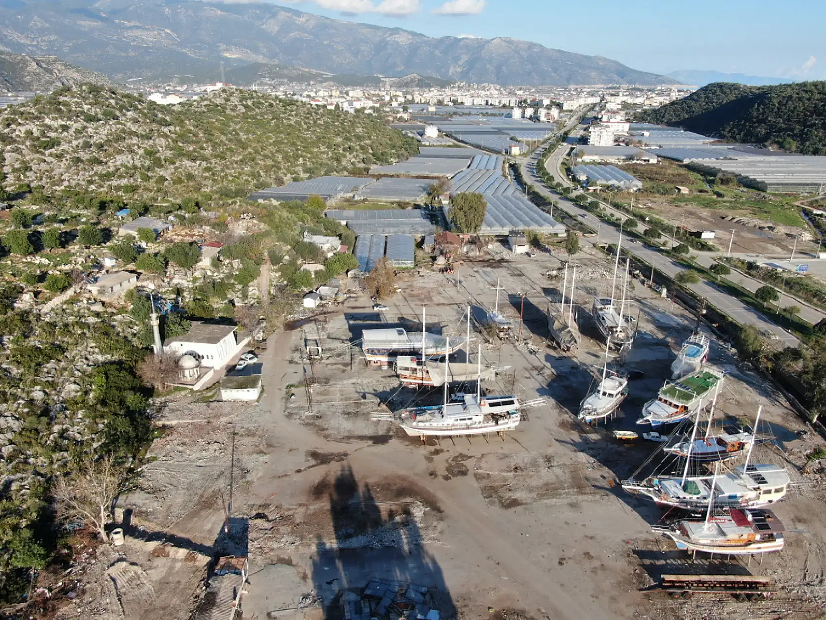 Arkeologların çamur ve suyun içinde bin 850 yıllık antik havuzu gün yüzüne çıkarma çabası