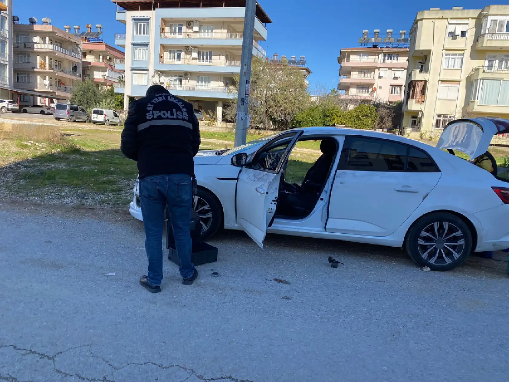 Seyir halindeki otomobile silahlı saldırı: 1 yaralı