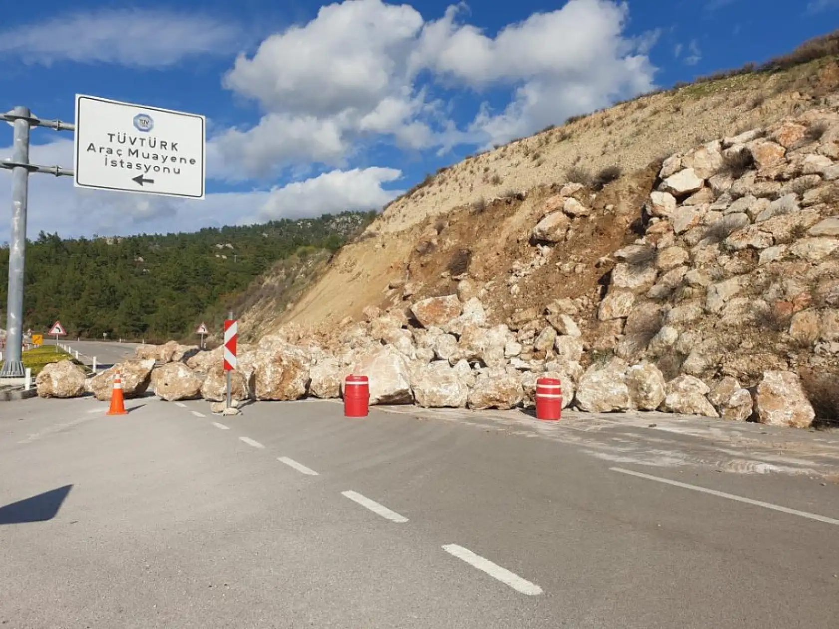 Antalya Kumluca'da Heyelan Tehlikesi