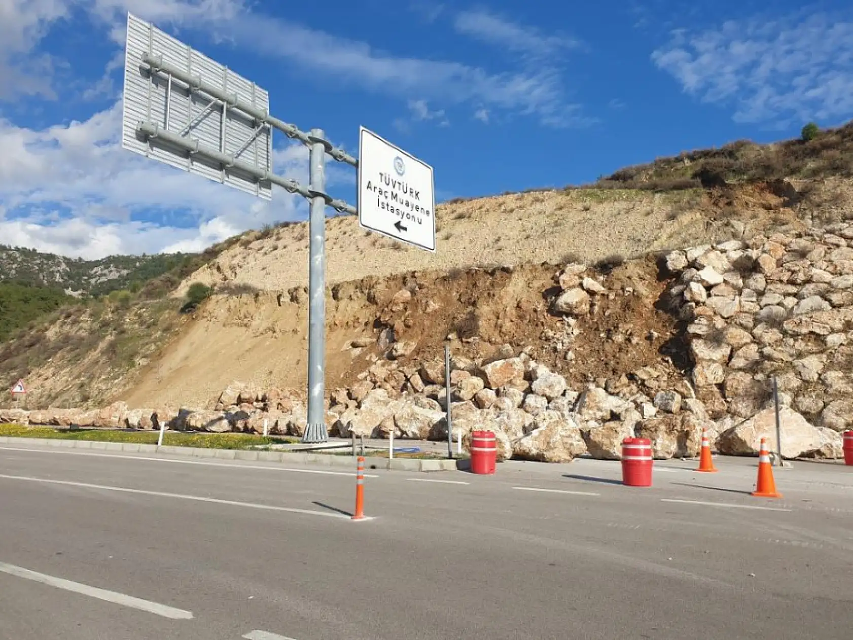 Antalya Kumluca'da Heyelan Tehlikesi