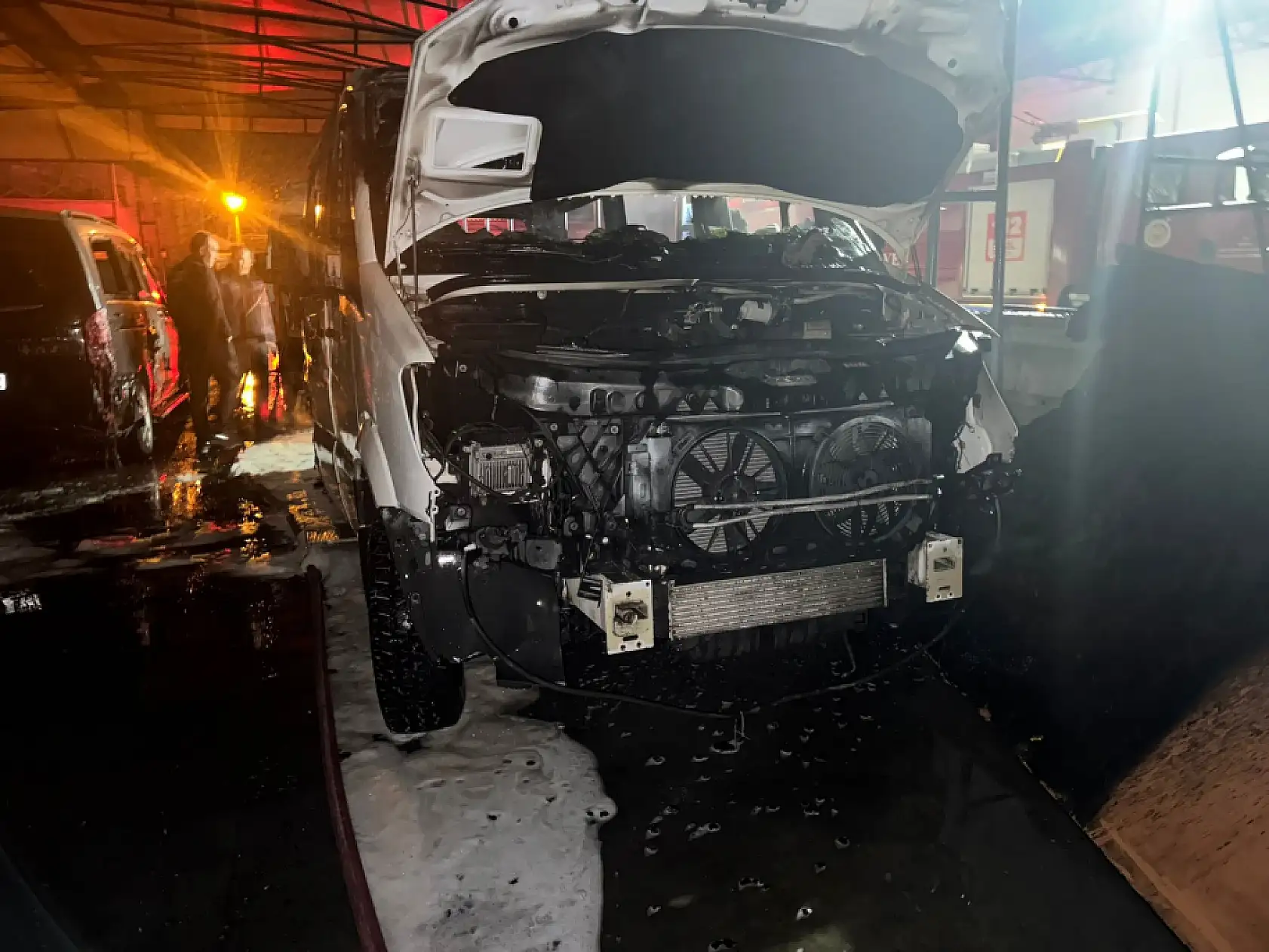 Ortaca Sanayi Sitesi'nde yangın: 4 araç ve 1 iş yeri zarar gördü