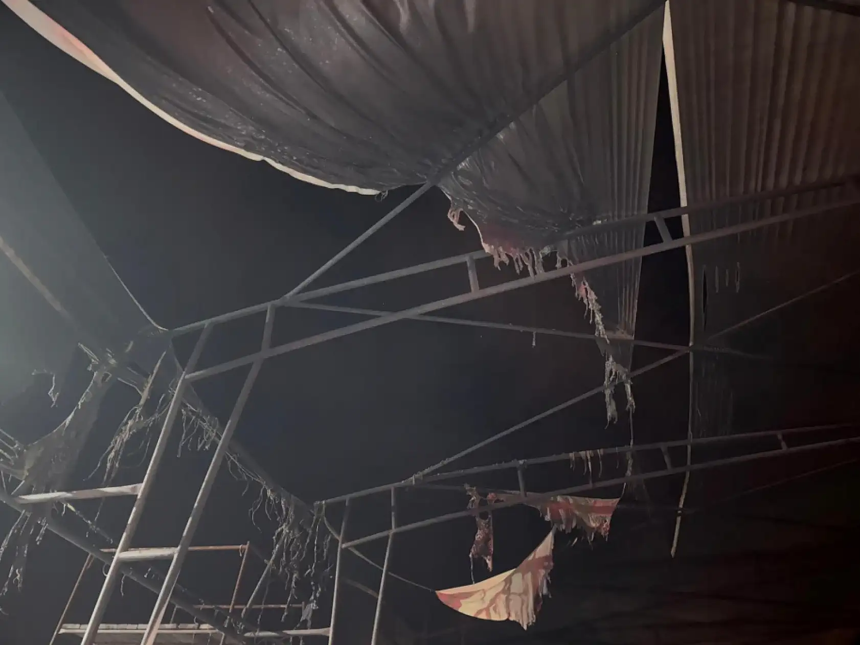 Ortaca Sanayi Sitesi'nde yangın: 4 araç ve 1 iş yeri zarar gördü