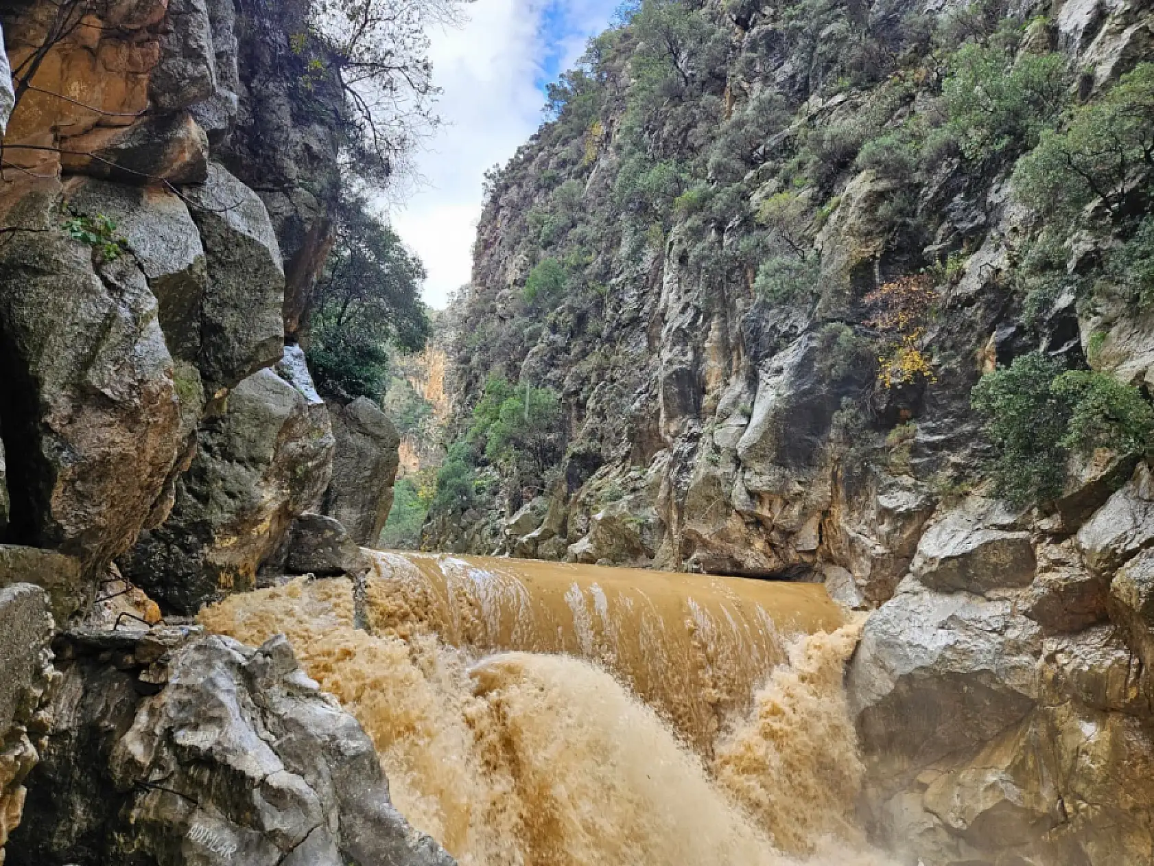 Muğla'da yoğun yağışlar Gökbük Kanyonu'nun su debisini artırdı