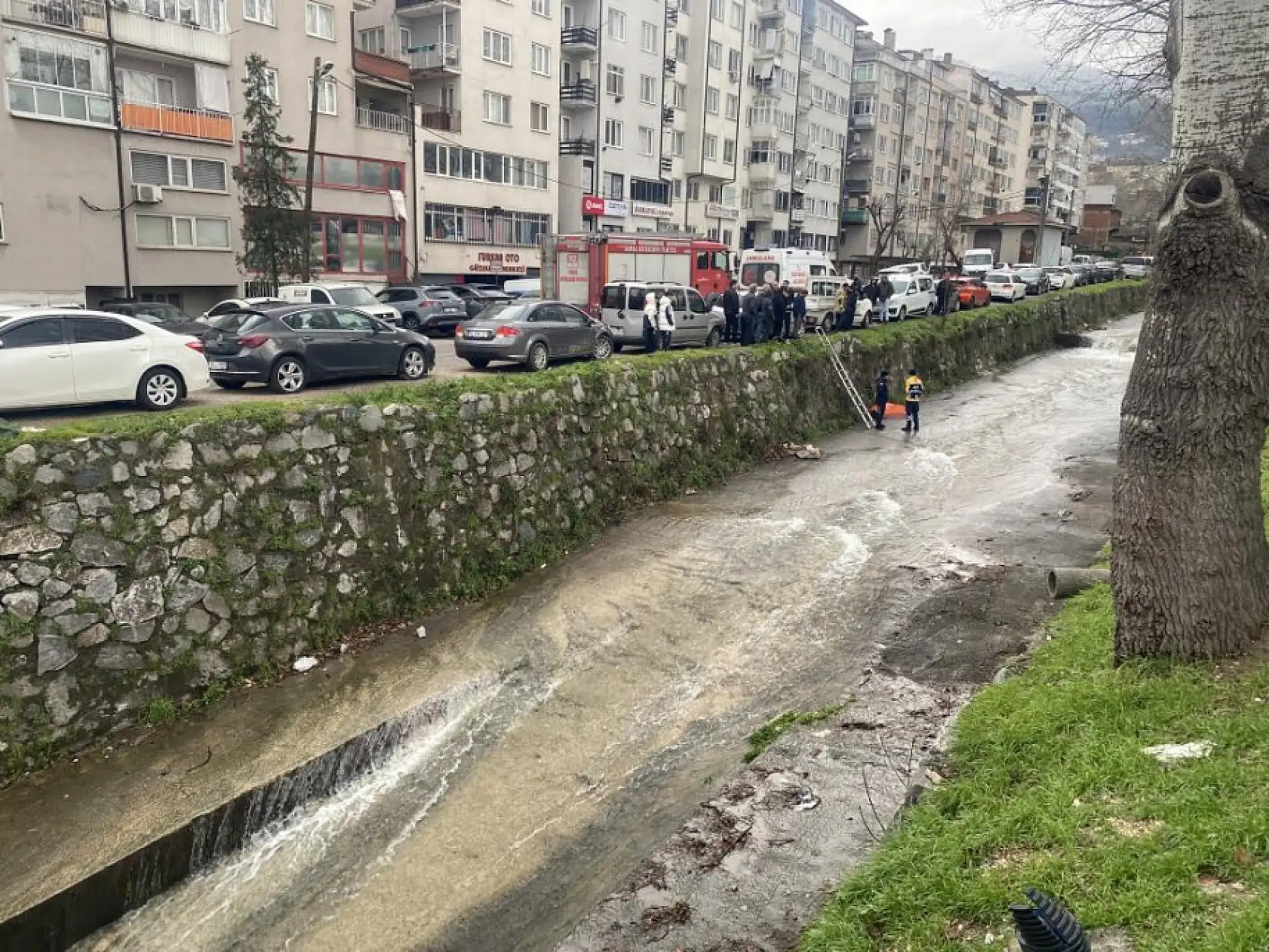 Dereye düşen 53 yaşındaki adam yaşamını yitirdi
