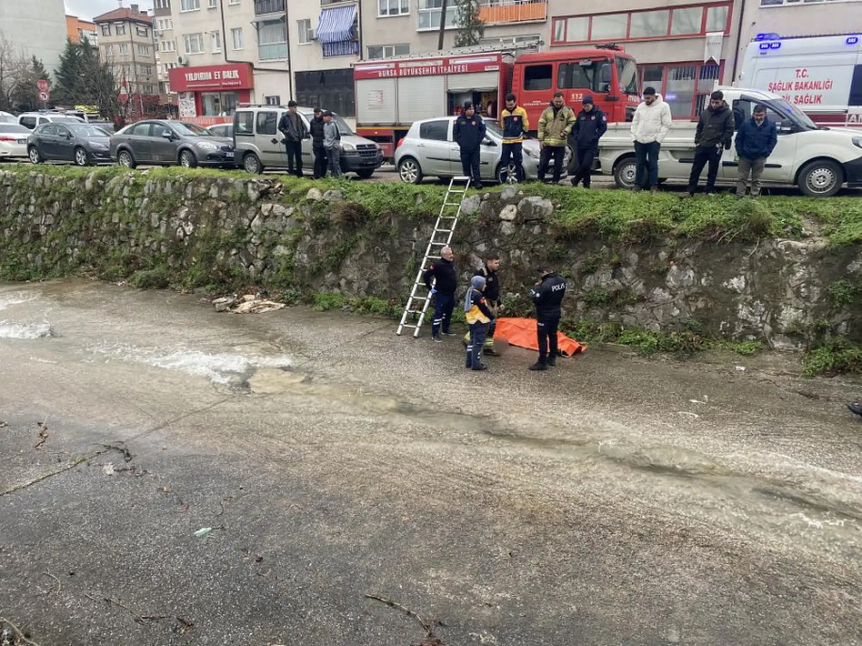 Dereye düşen 53 yaşındaki adam yaşamını yitirdi