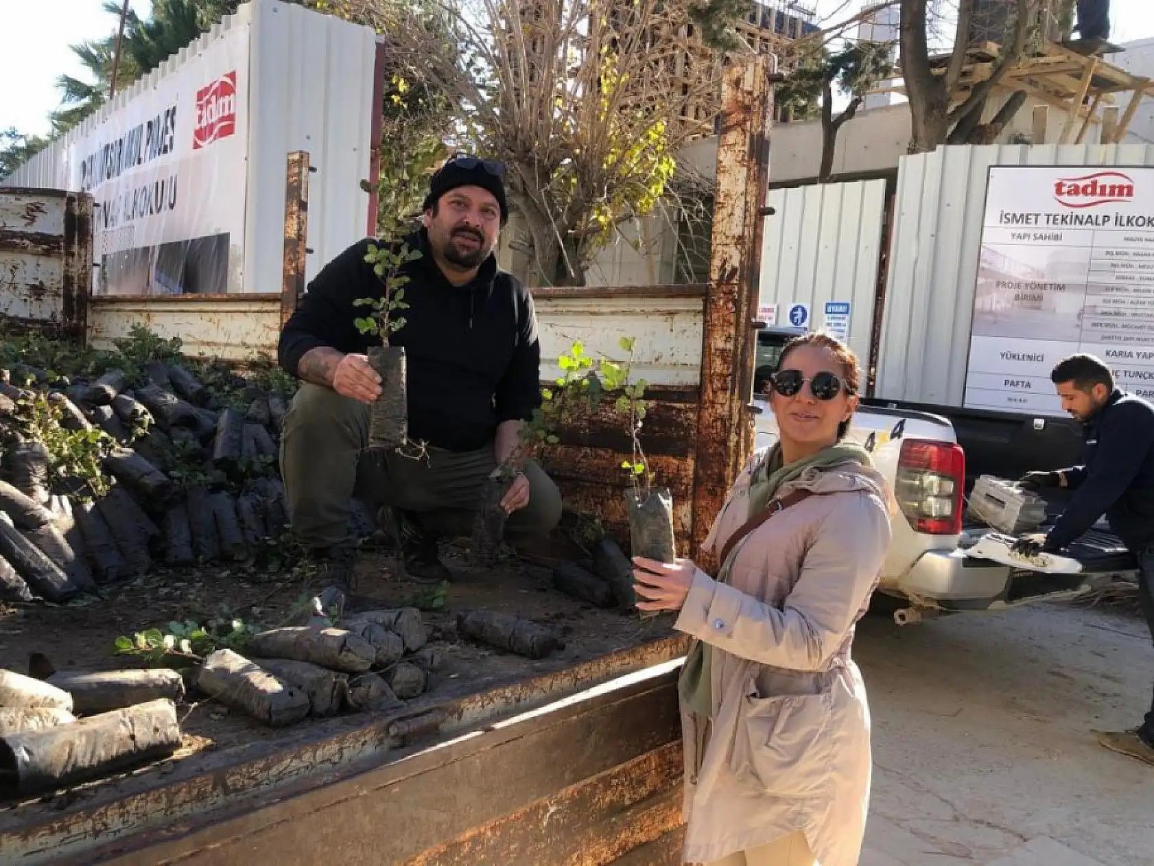 Mahalle muhtarından Datça'ya 2 bin harnup fidanı