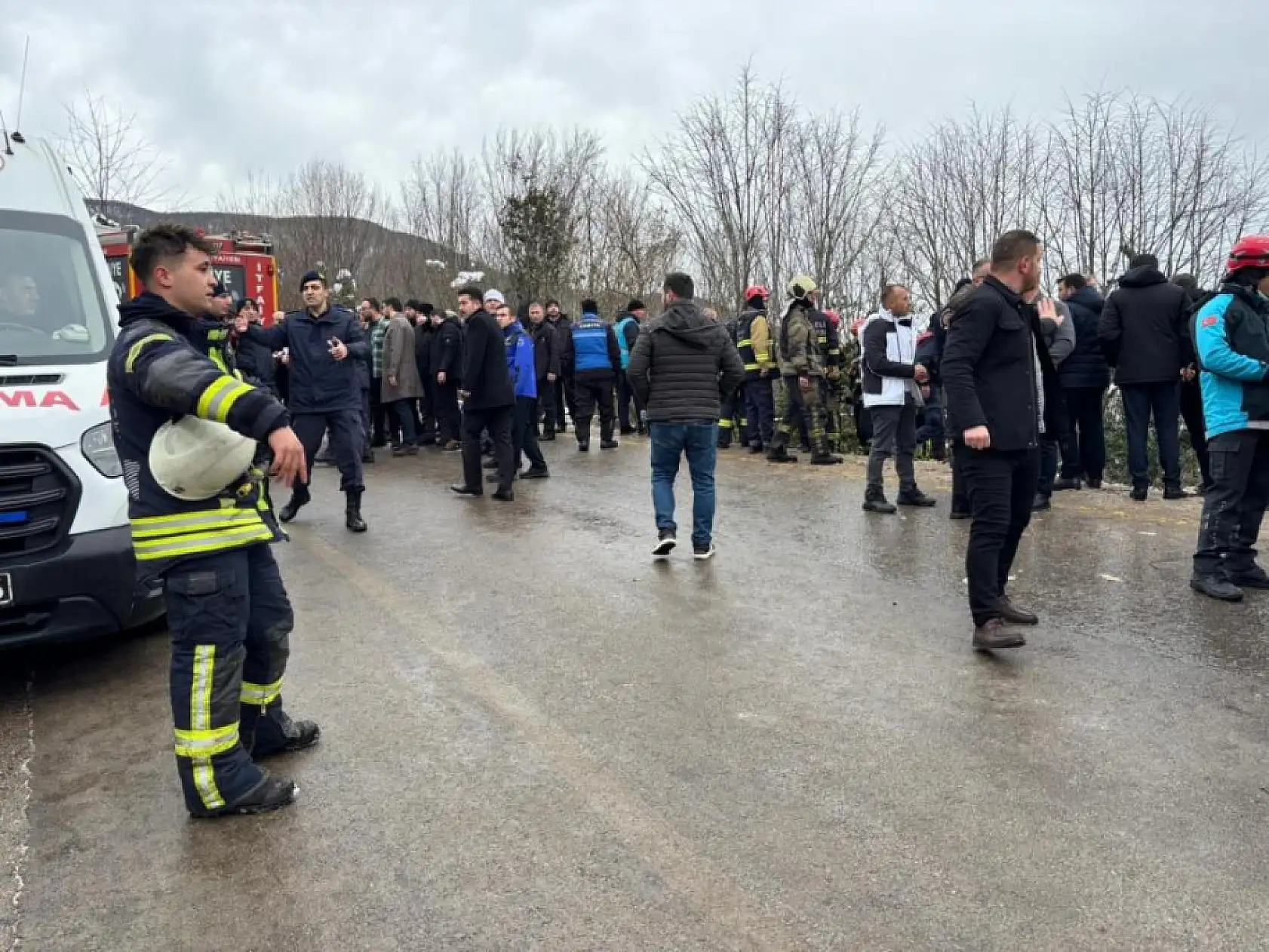 Yolcu otobüsü şarampole yuvarlandı, çok sayıda yaralı var