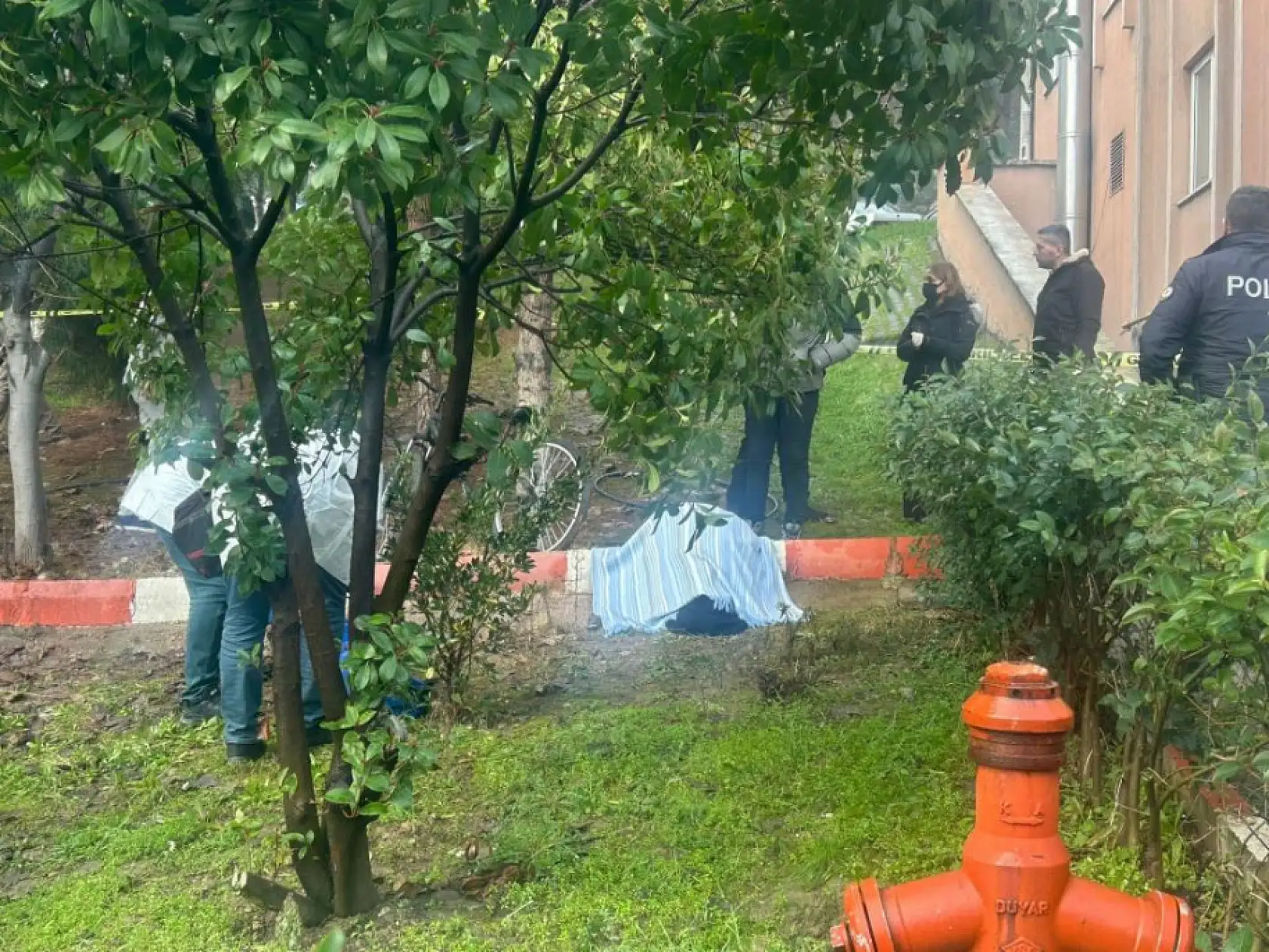 5. kattan düşen yaşlı kadın yaşamını yitirdi