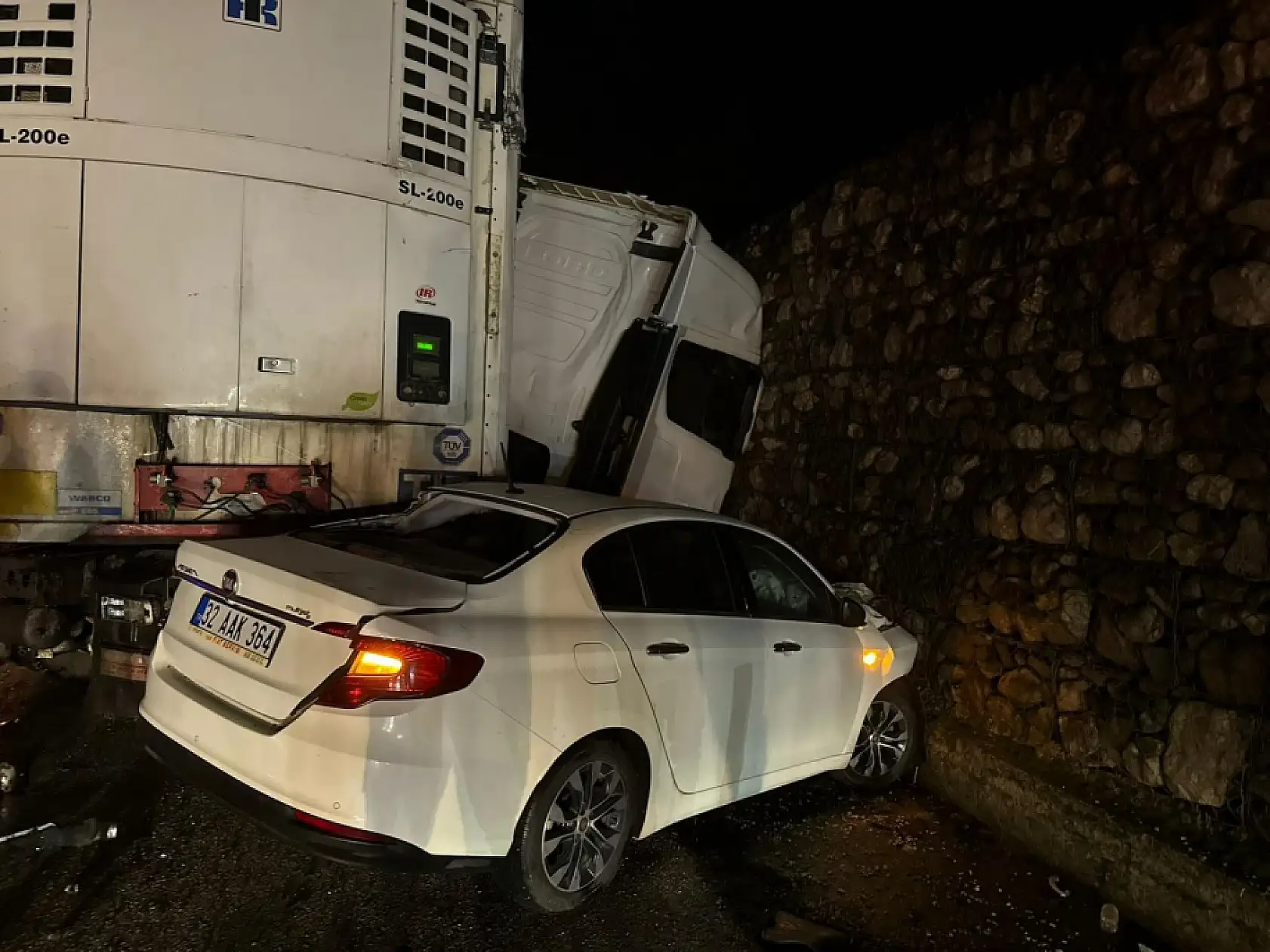 Feci kaza: 1 ölü, 7 yaralı