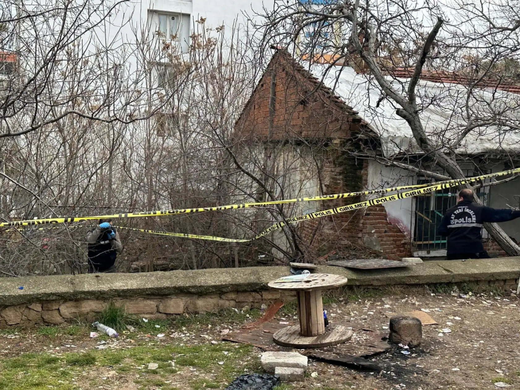 Uşak'ta parkta erkek cesedi bulundu