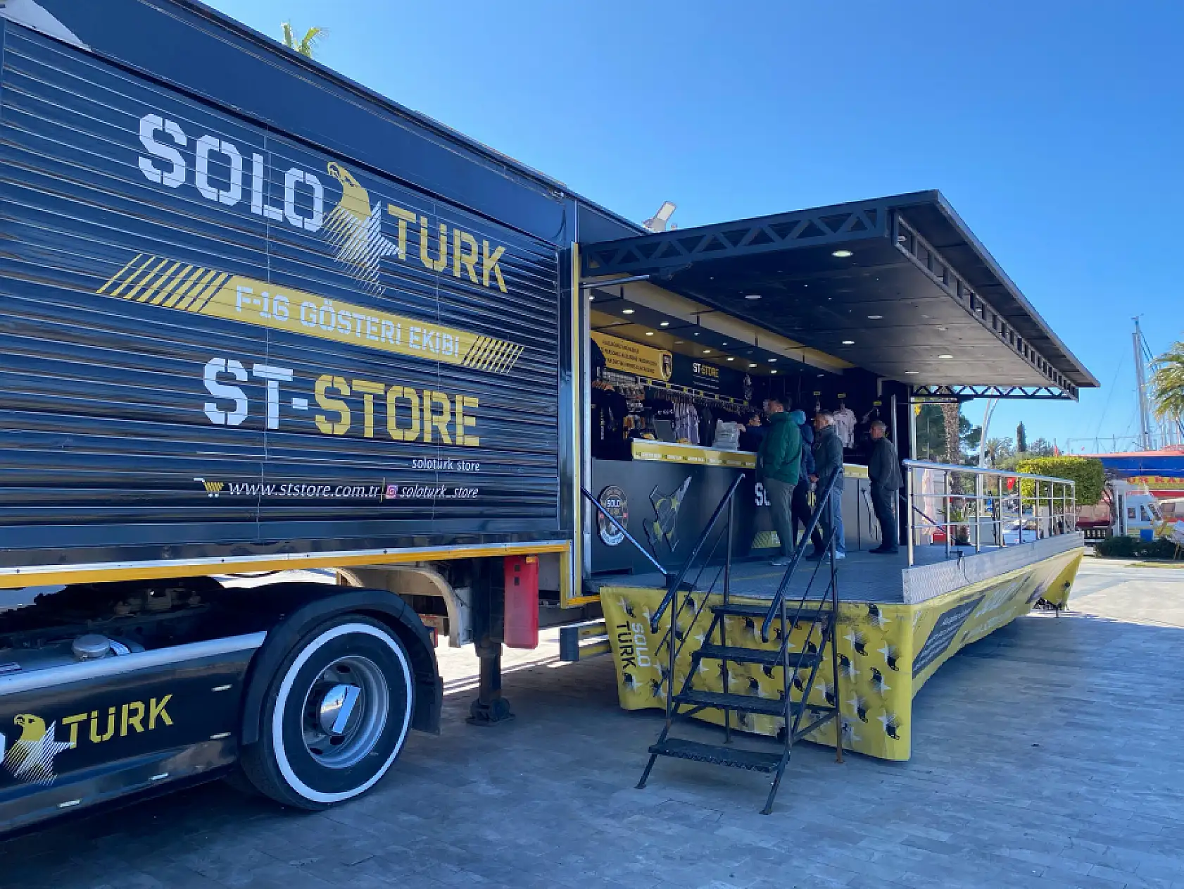 Solo Türk Tırı 27 Şubat'a kadar Fethiye Beşkaza Meydanı'nda