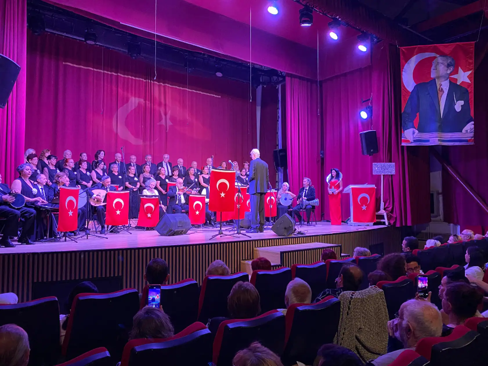 Fethiye'de Ata'ya Saygı konseri