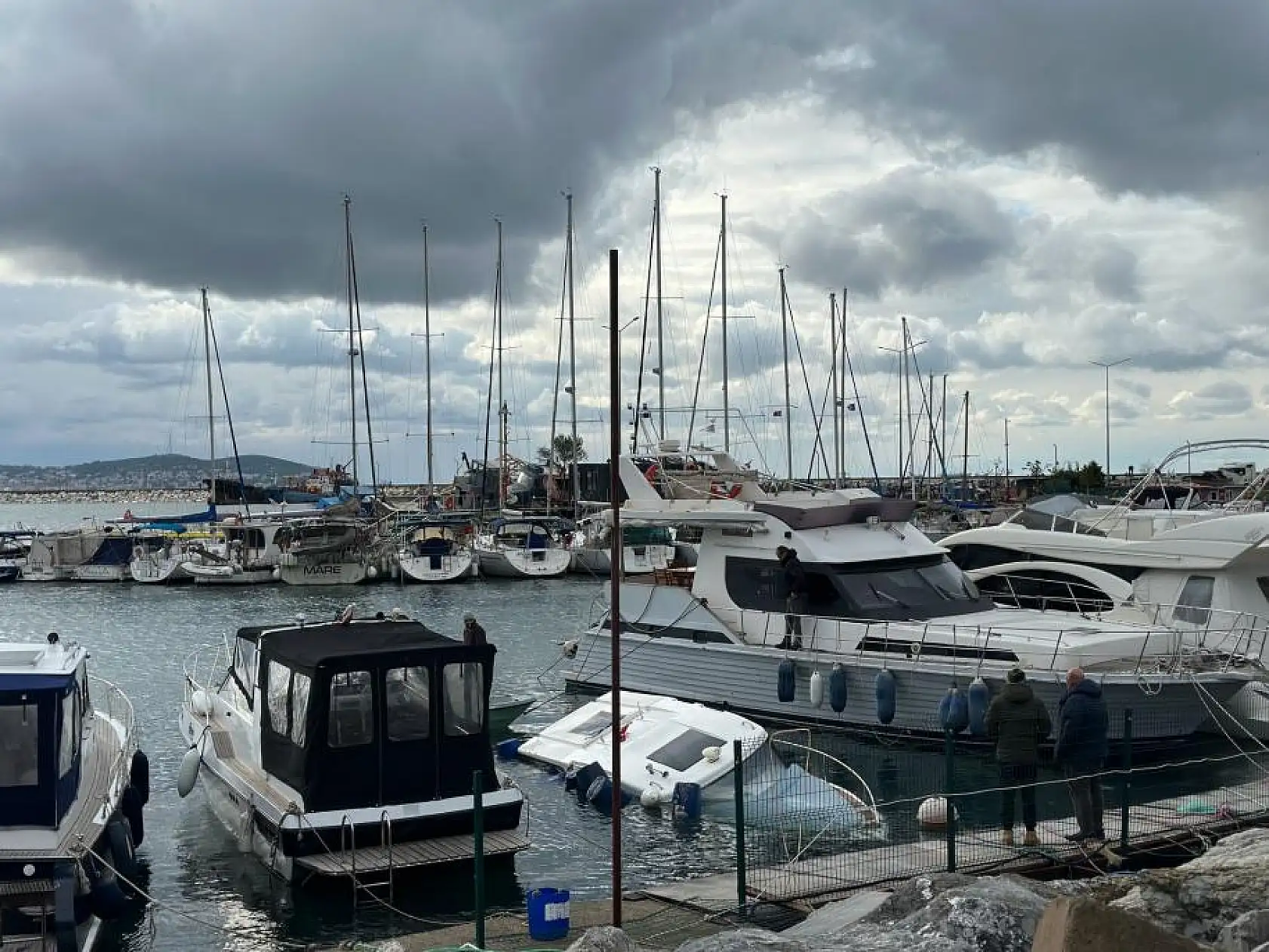 Son Dakika: İstanbul'da şiddetli fırtına tekneyi batırdı, Kurtarma çalışmaları sürüyor…