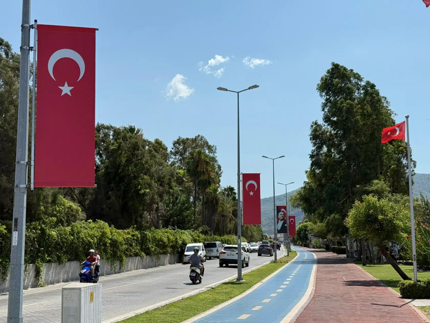 Fethiye'de Sahil Bandı Türk Bayraklarıyla Donatıldı