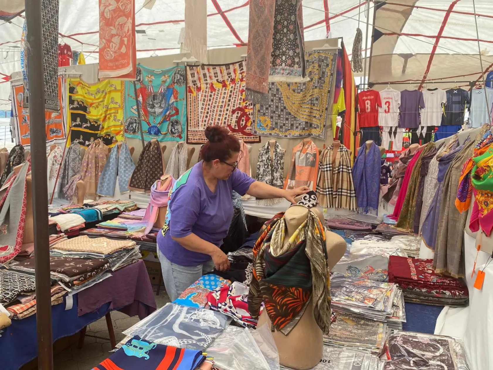 Pazarcı Ebru Korkmaz, 'Polonyalılar da Fethiye Salı Pazarı'nı tercih ediyor'