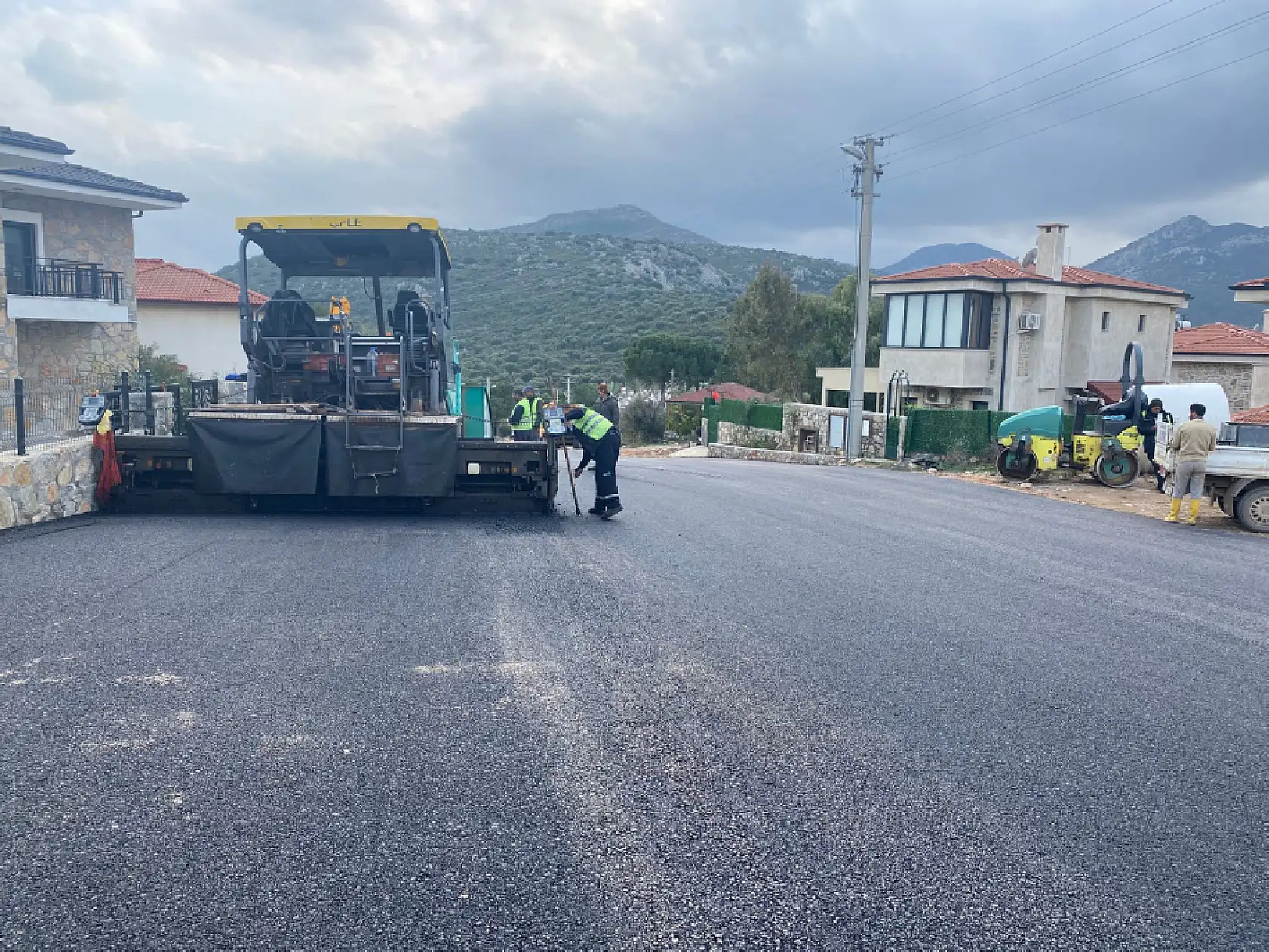 Muğla Büyükşehir, Datça'da 53 Bin Metrelik Yol Ağını Yeniliyor