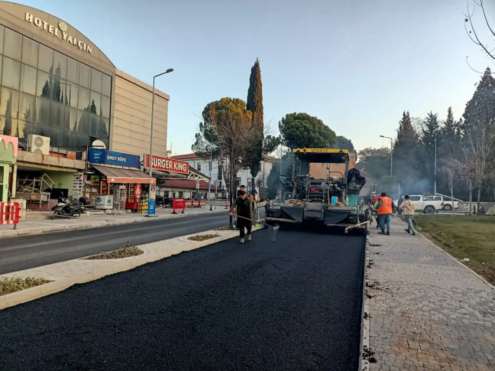 Muğla Büyükşehir, Menteşe'de Yol Yatırımlarını Aralıksız Sürdürüyor