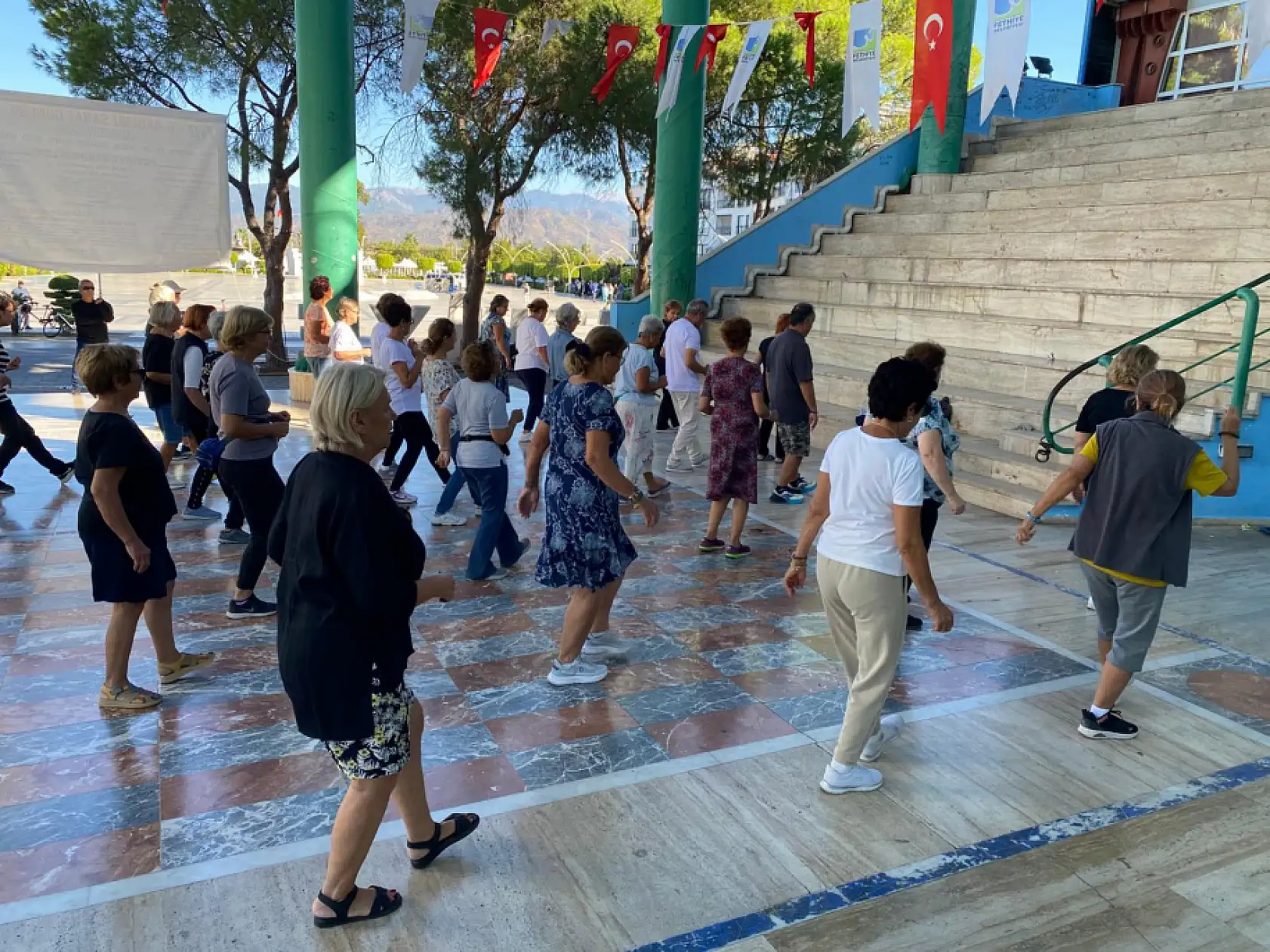 Fethiye'de SAYAP Kuşaklar Arası Kaynaşmayı Arttırmak İçin Ayda Bir Etkinlik Düzenliyor