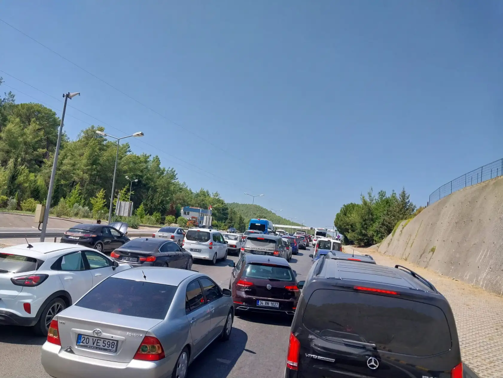 Göcek Tüneli'nde böyle bir yoğunluk görülmedi Araçlar ilerleyemiyor