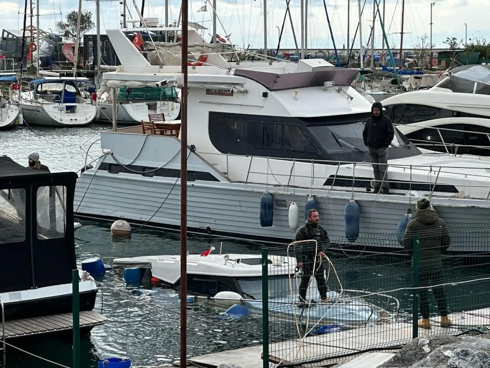 Son Dakika: İstanbul'da şiddetli fırtına tekneyi batırdı, Kurtarma çalışmaları sürüyor…
