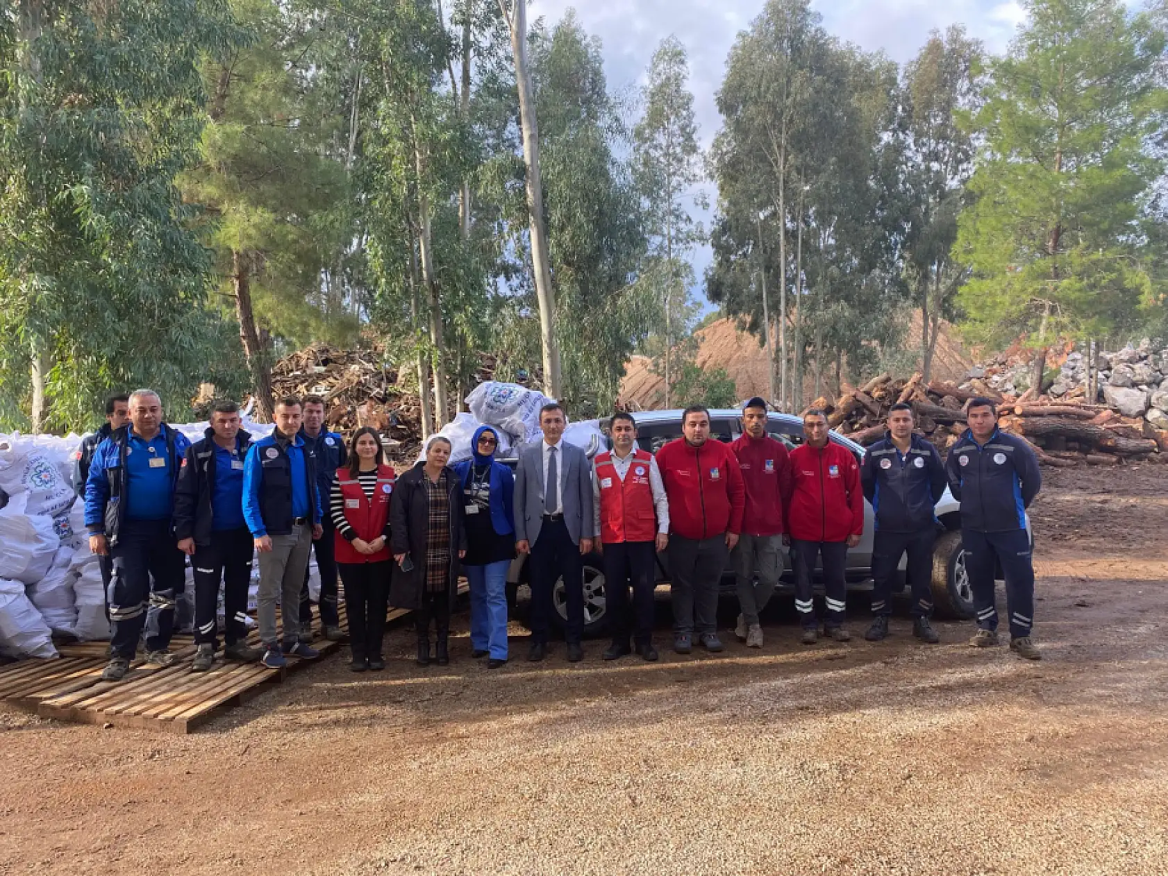 Muğla Büyükşehir'den Soğuk Kış Günlerinde Yakacak Desteği