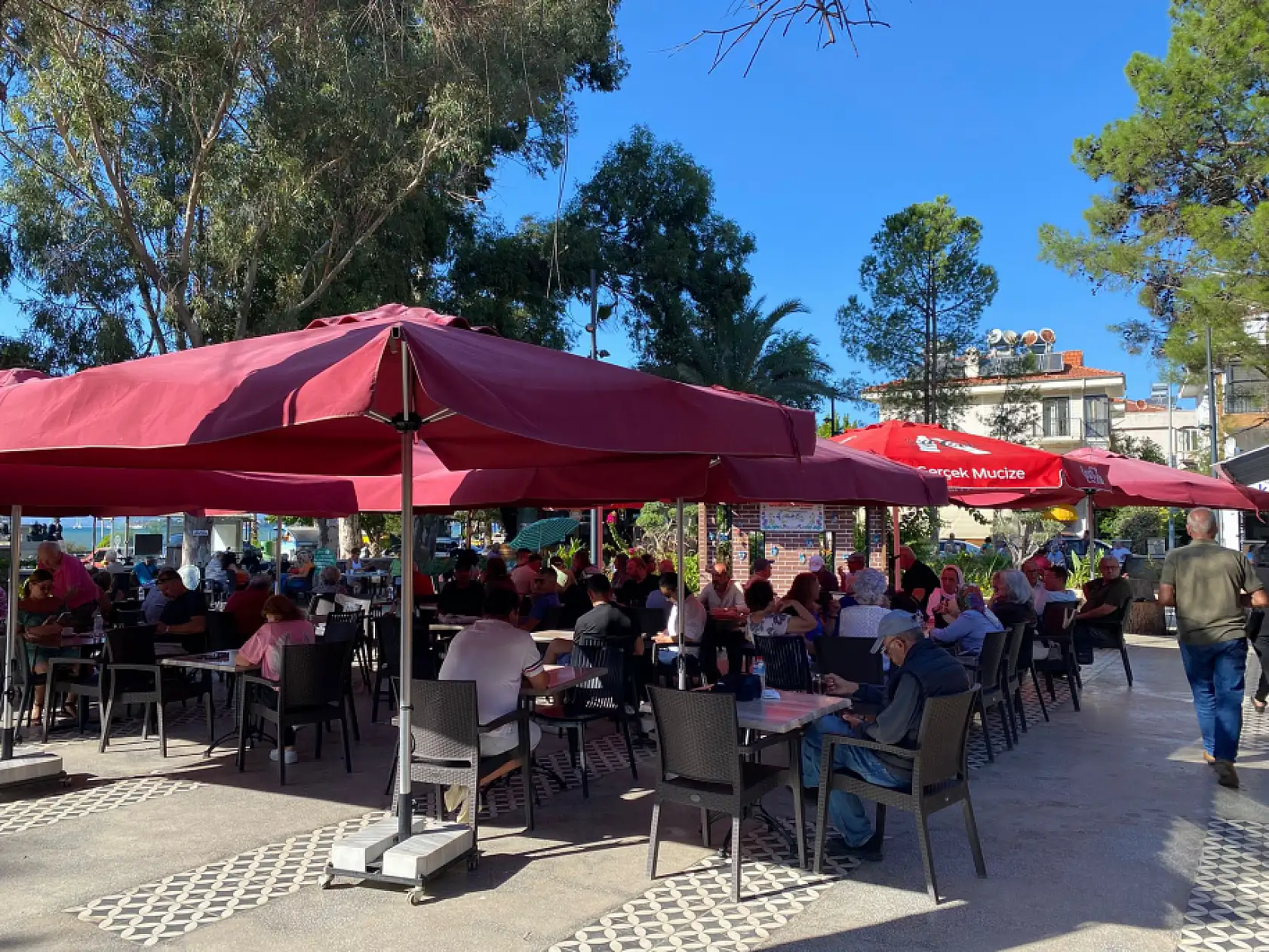 Fethiye'de emekliler daha yüksek maaş istiyor