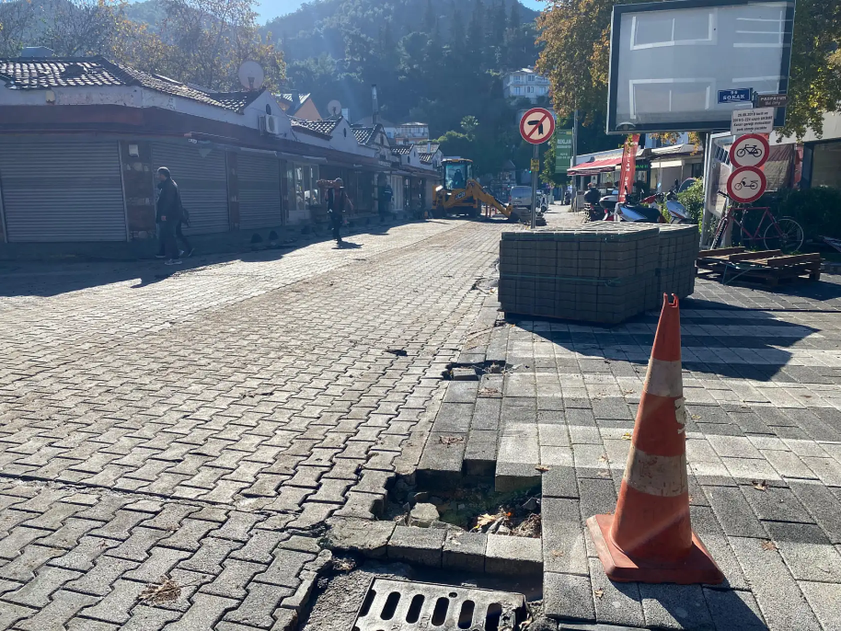 Fethiye'de Belediye Caddesi Yol Çalışmasına Girdi