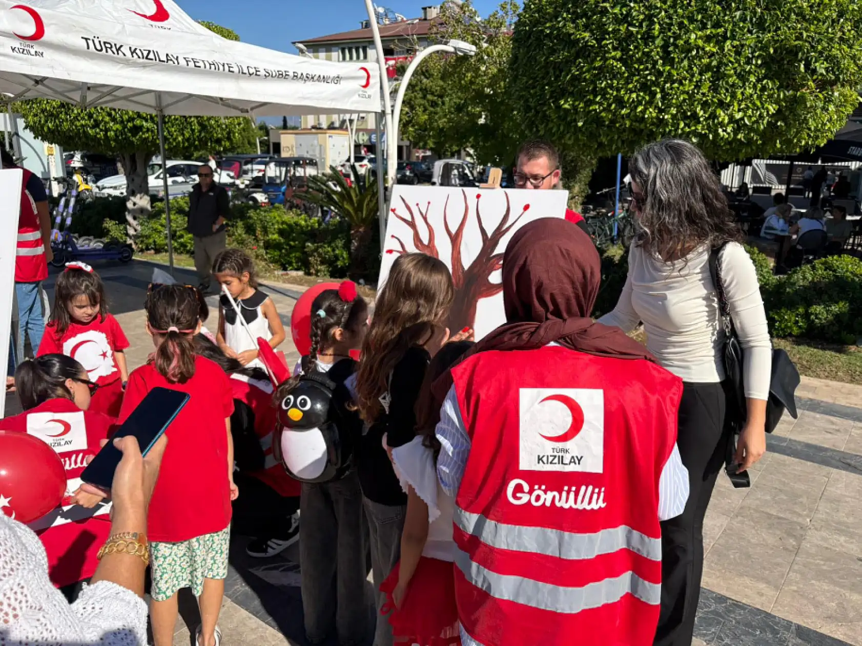 Fethiye'de Cumhuriyet Bayramı ve Kızılay Haftası Coşkusu