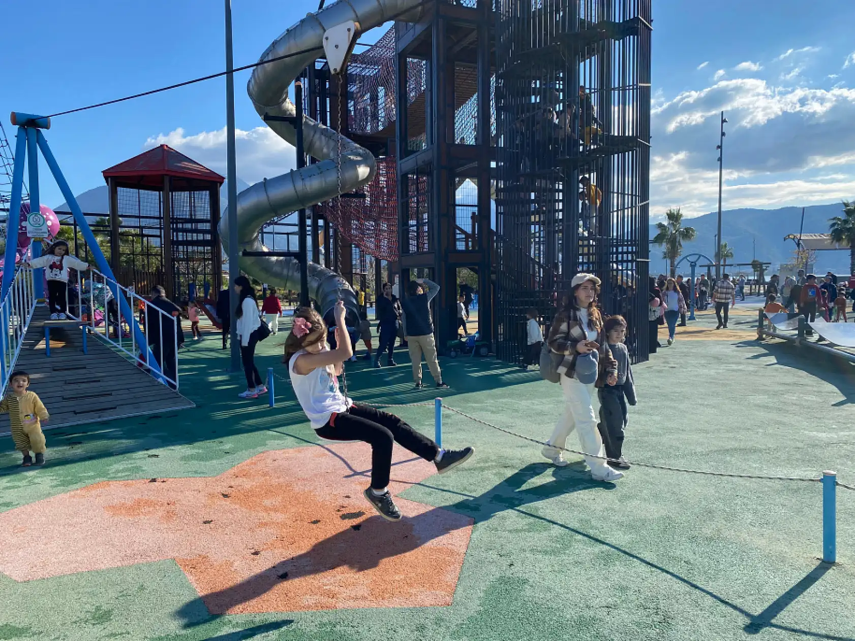 Fethiye Şehit Fethi Bey Parkı'nda Yeni Yıl Coşkusu