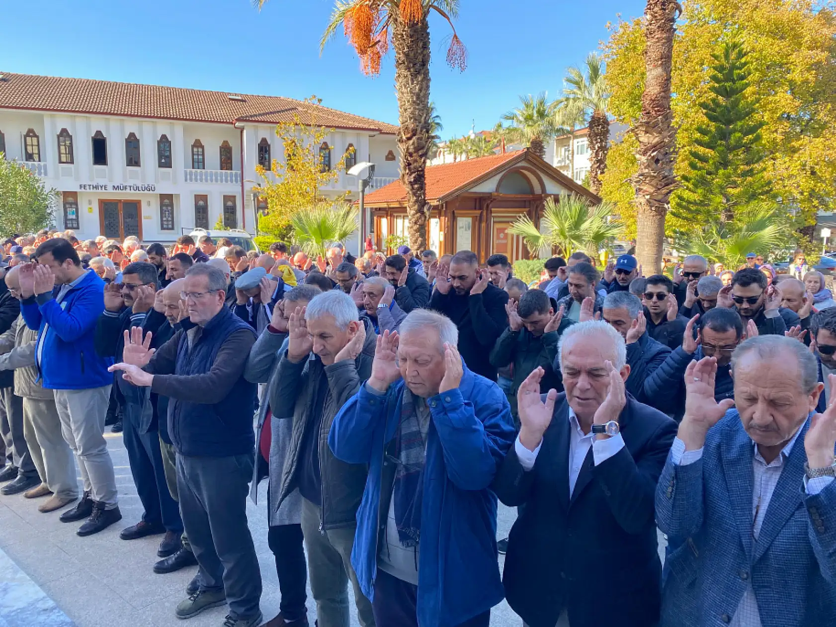 Fethiye'de Emekli Öğretmen Neriman Şal Son Yolculuğuna Uğurlandı