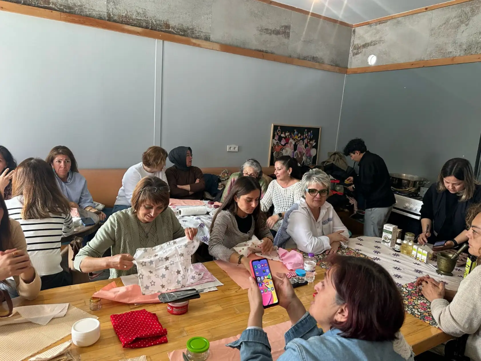 Fethiye'de kadınlara balmumu eğitimi
