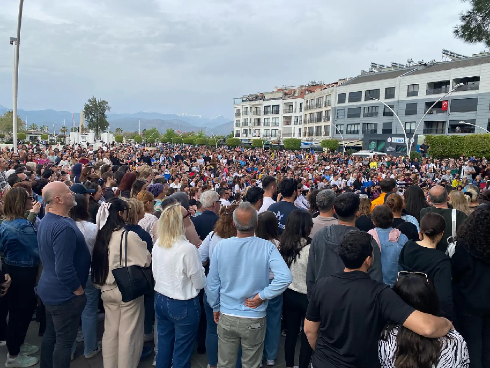 Fethiye'de Koray Avcı rüzgarı esti