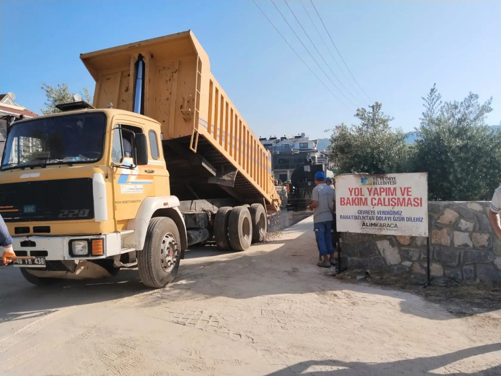 Fethiye Belediyesi yol çalışmalarını sürdürüyor