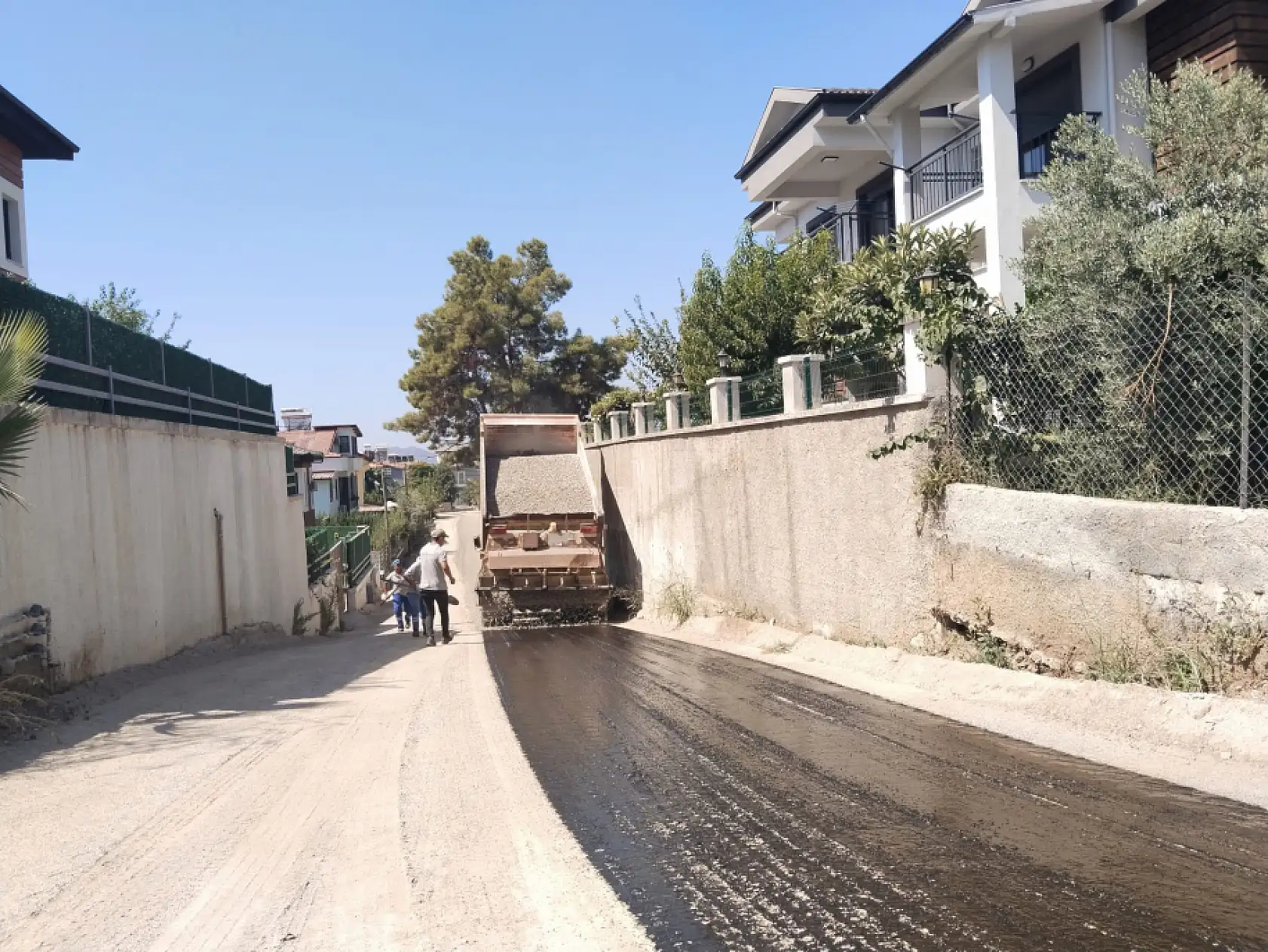 Fethiye Belediyesi yol çalışmalarını sürdürüyor