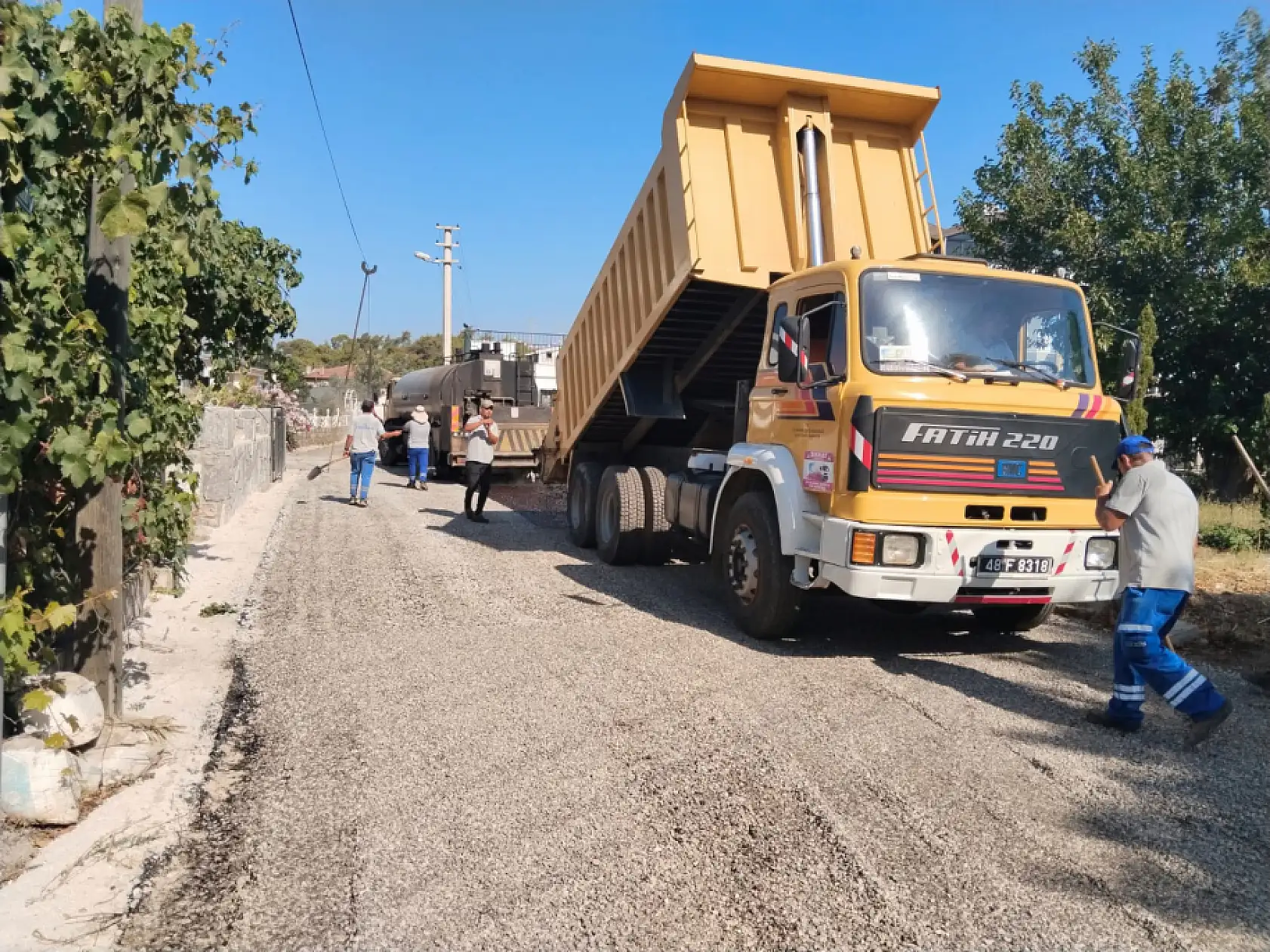 Fethiye Belediyesi yol çalışmalarını sürdürüyor