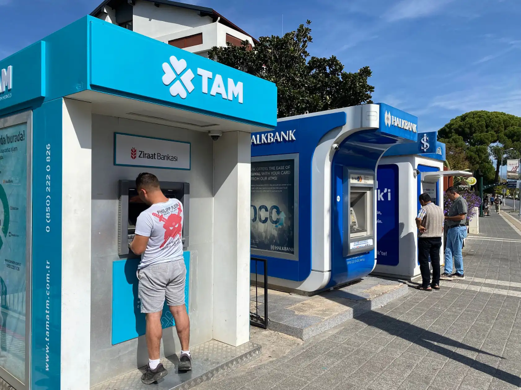 Fethiyeli Vatandaşlar ATM'lerdeki Nakit Sıkıntısından Şikâyetçi