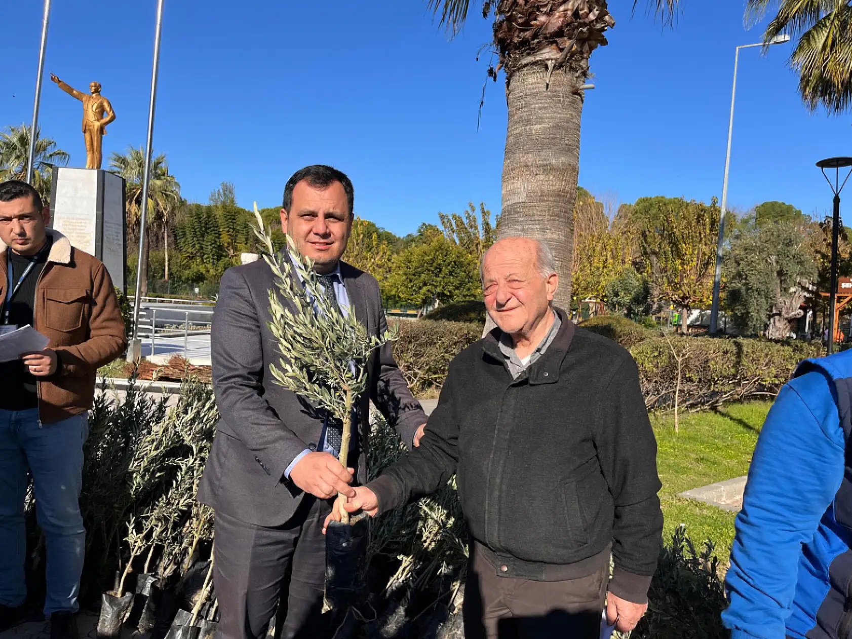 Dalaman'da Zeytin ve Ceviz Fidanları Dağıtıldı