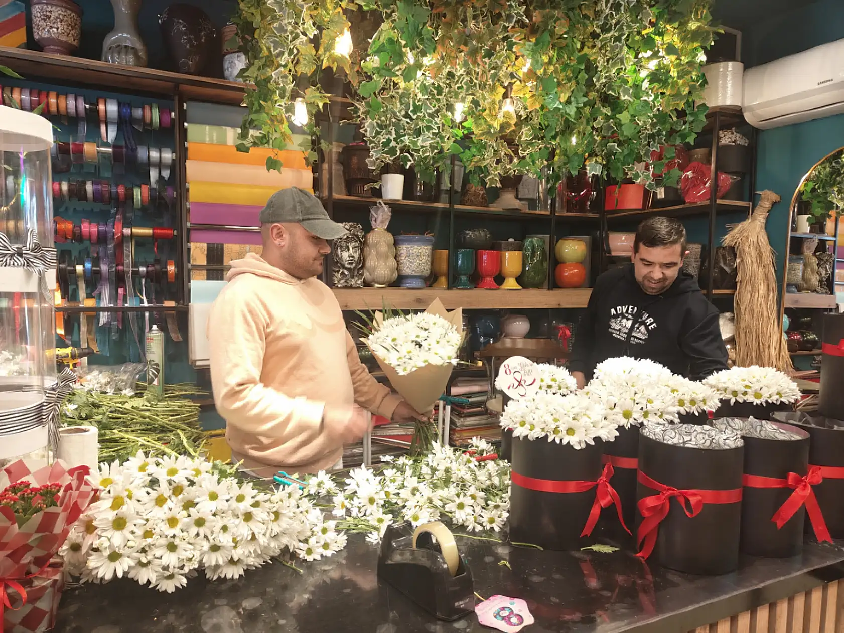 8 Mart öncesi çiçekçilerde büyük yoğunluk! Fethiye'de en çok hangi çiçek tercih ediliyor