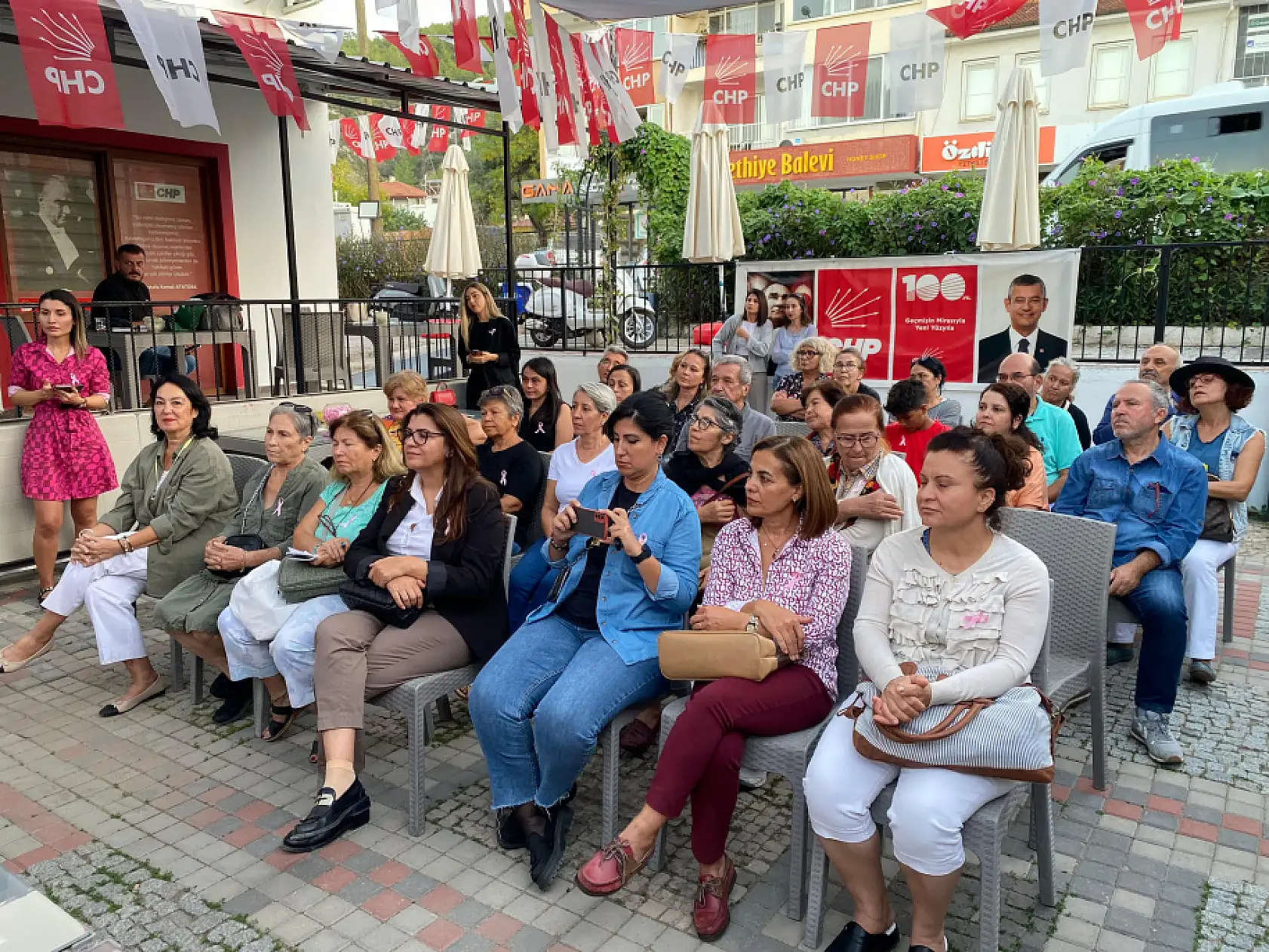 Fethiye CHP İlçe Teşkilatı Meme Kanseri Farkındalık Etkinliği Düzenledi