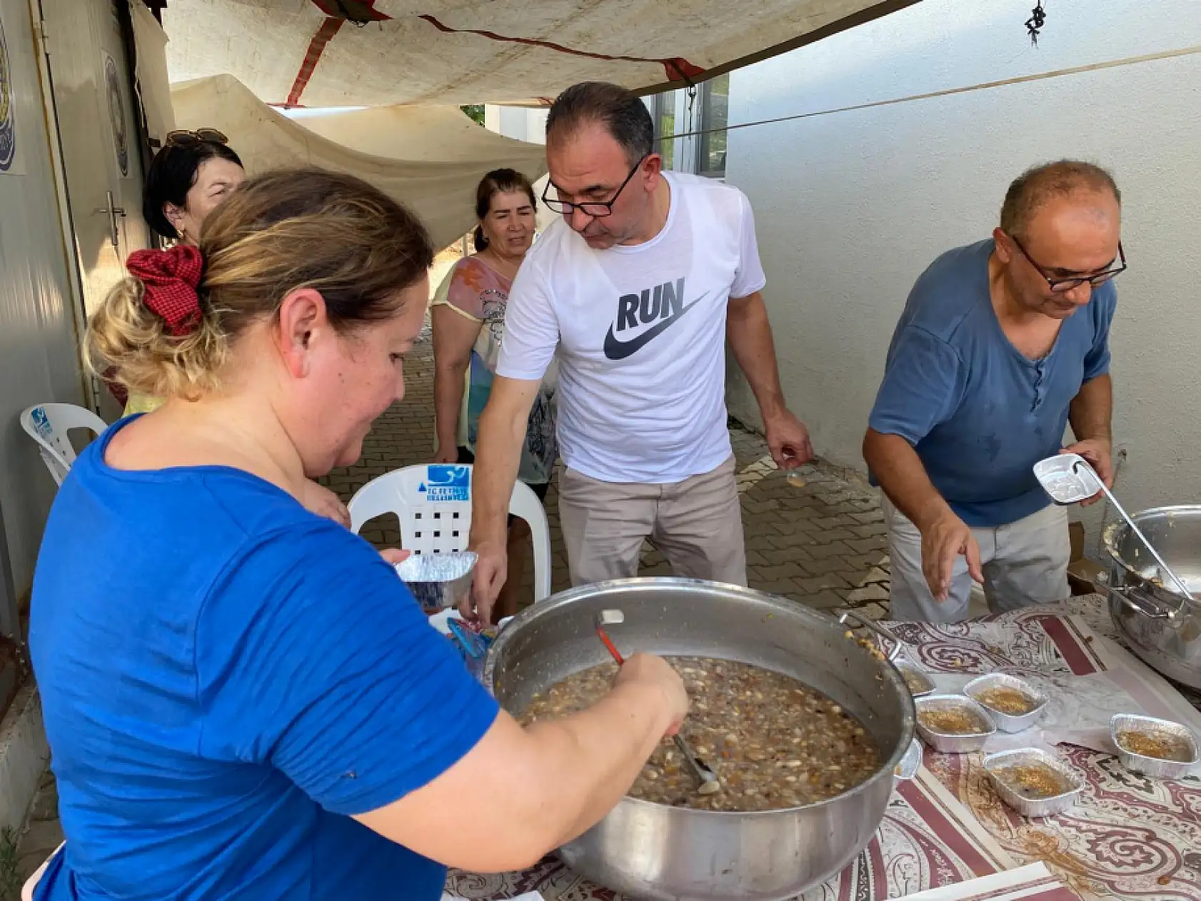 Kesikkapı Mahallesi'nde Aşure Hayrı Gerçekleşti