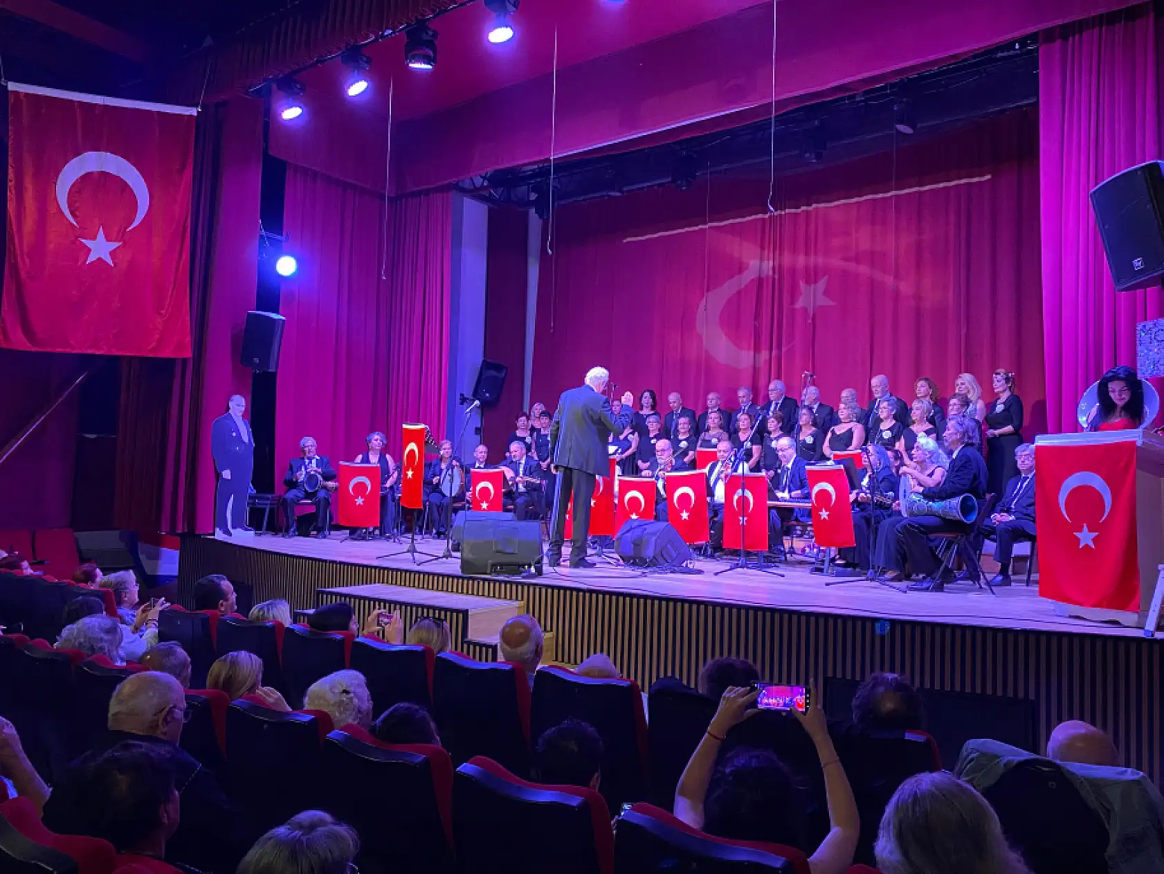 Fethiye'de Ata'ya Saygı konseri