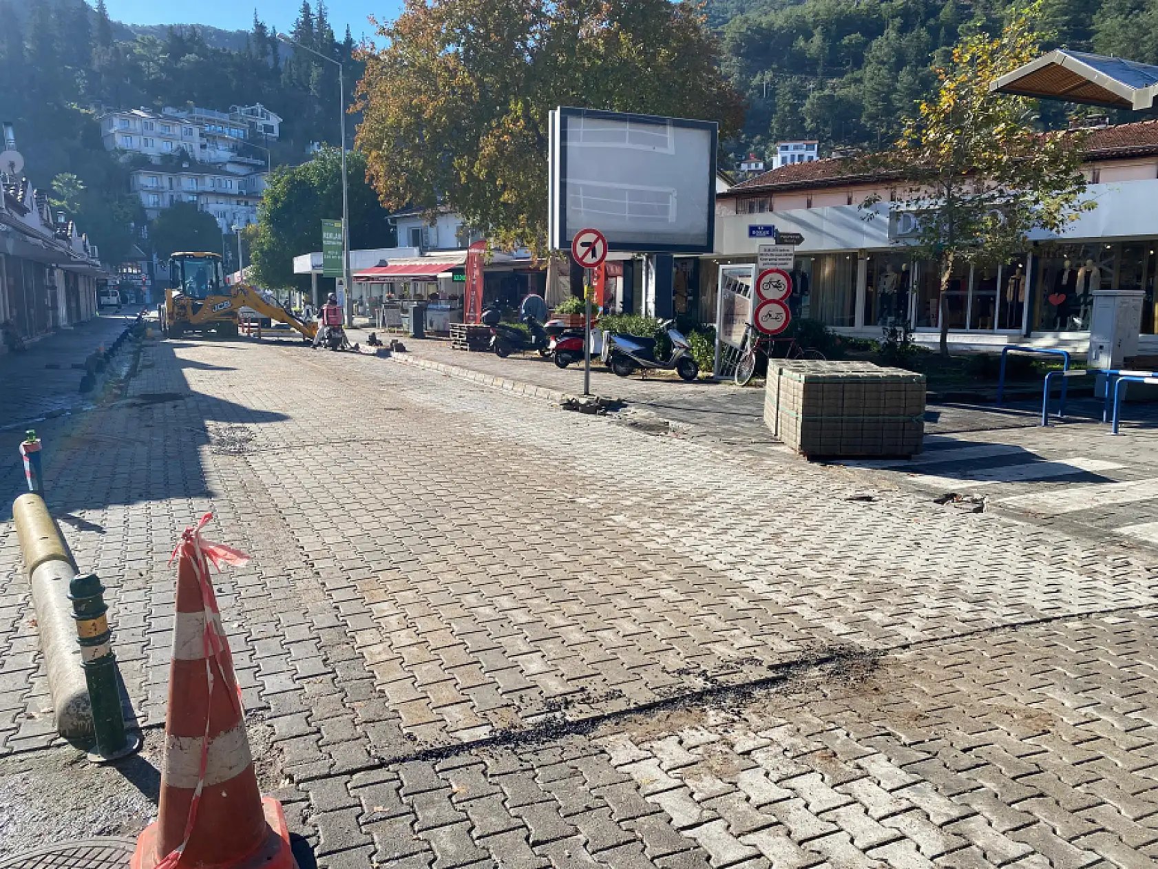 Fethiye'de Belediye Caddesi Yol Çalışmasına Girdi