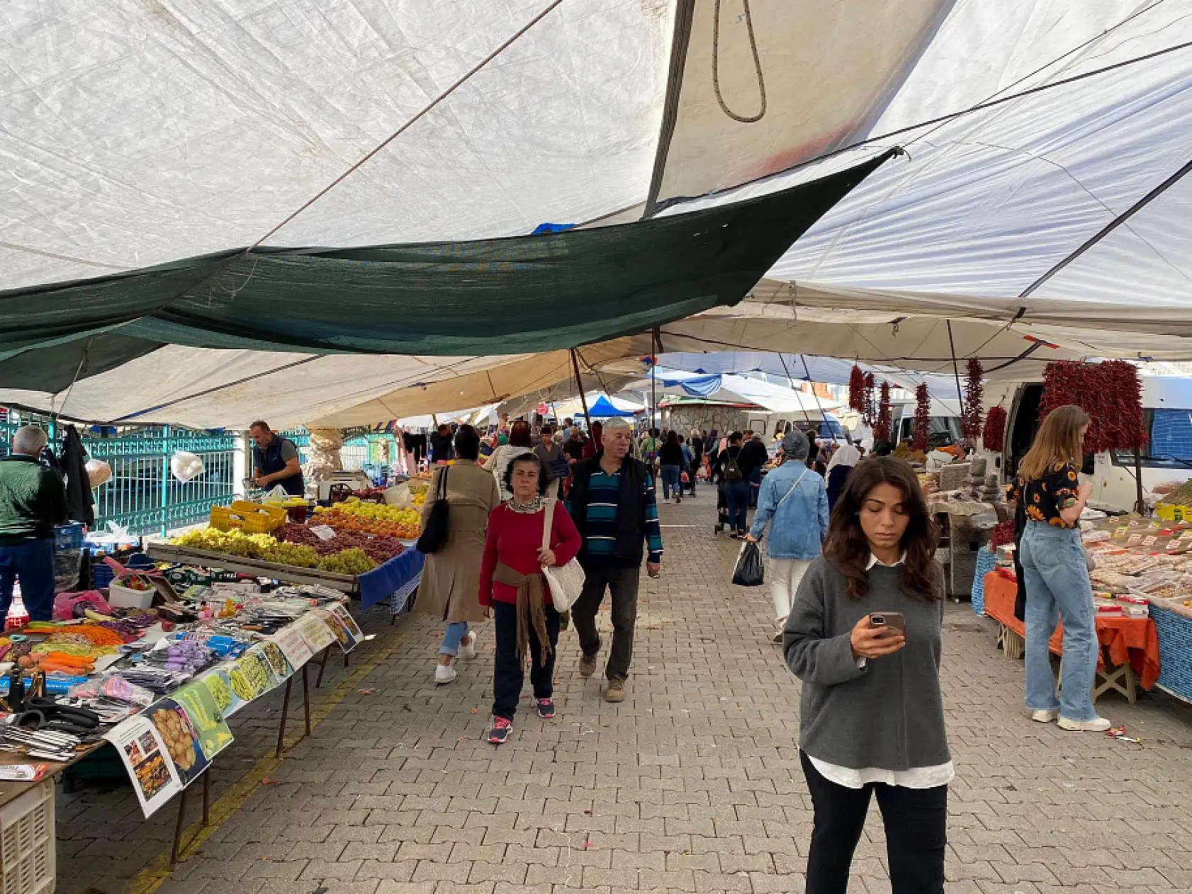 Fethiye'de Yazdan Kalma Hava, Salı Pazarını Canlandırdı