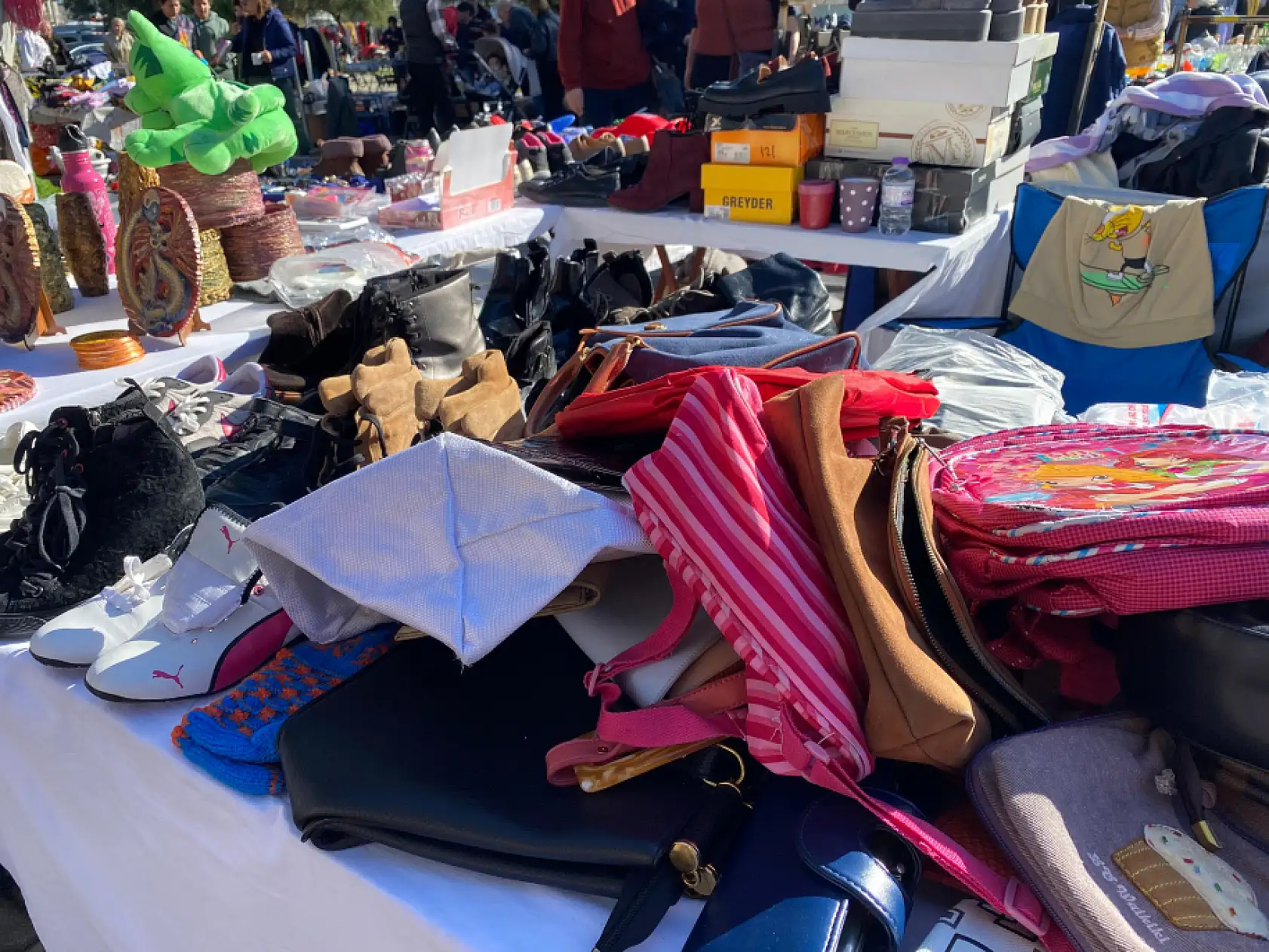 Çalış 2. El Pazarında Sokak Hayvanları İçin Tezgah Kuruldu