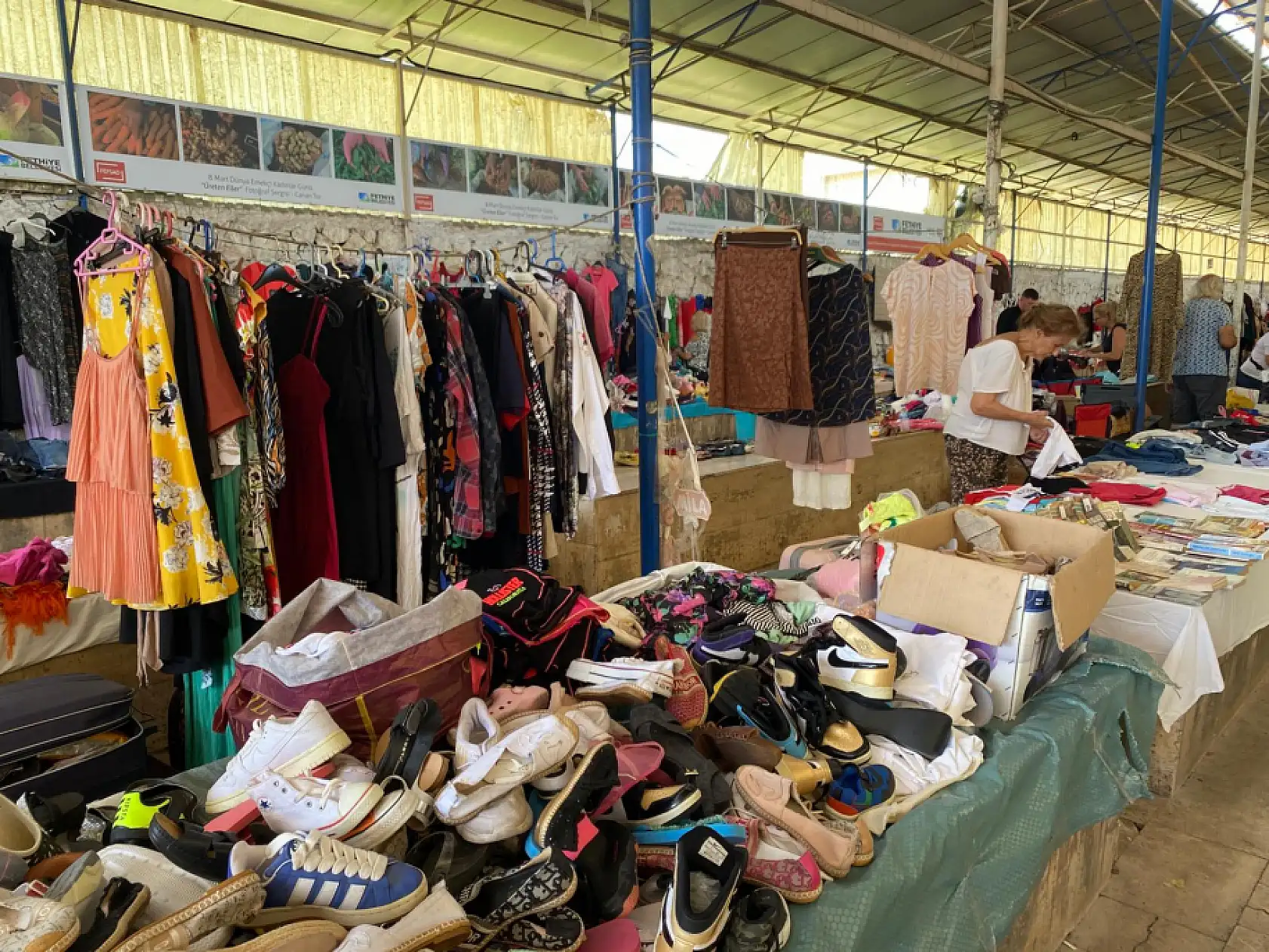 Fethiye'de İkinci El Pazarı İlgi Görüyor