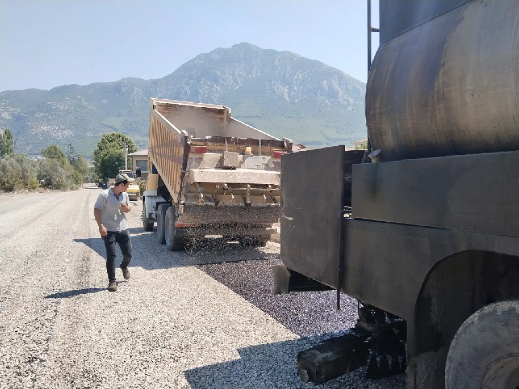 Fethiye Belediyesi'nden Üzümlü'de yoğun mesai