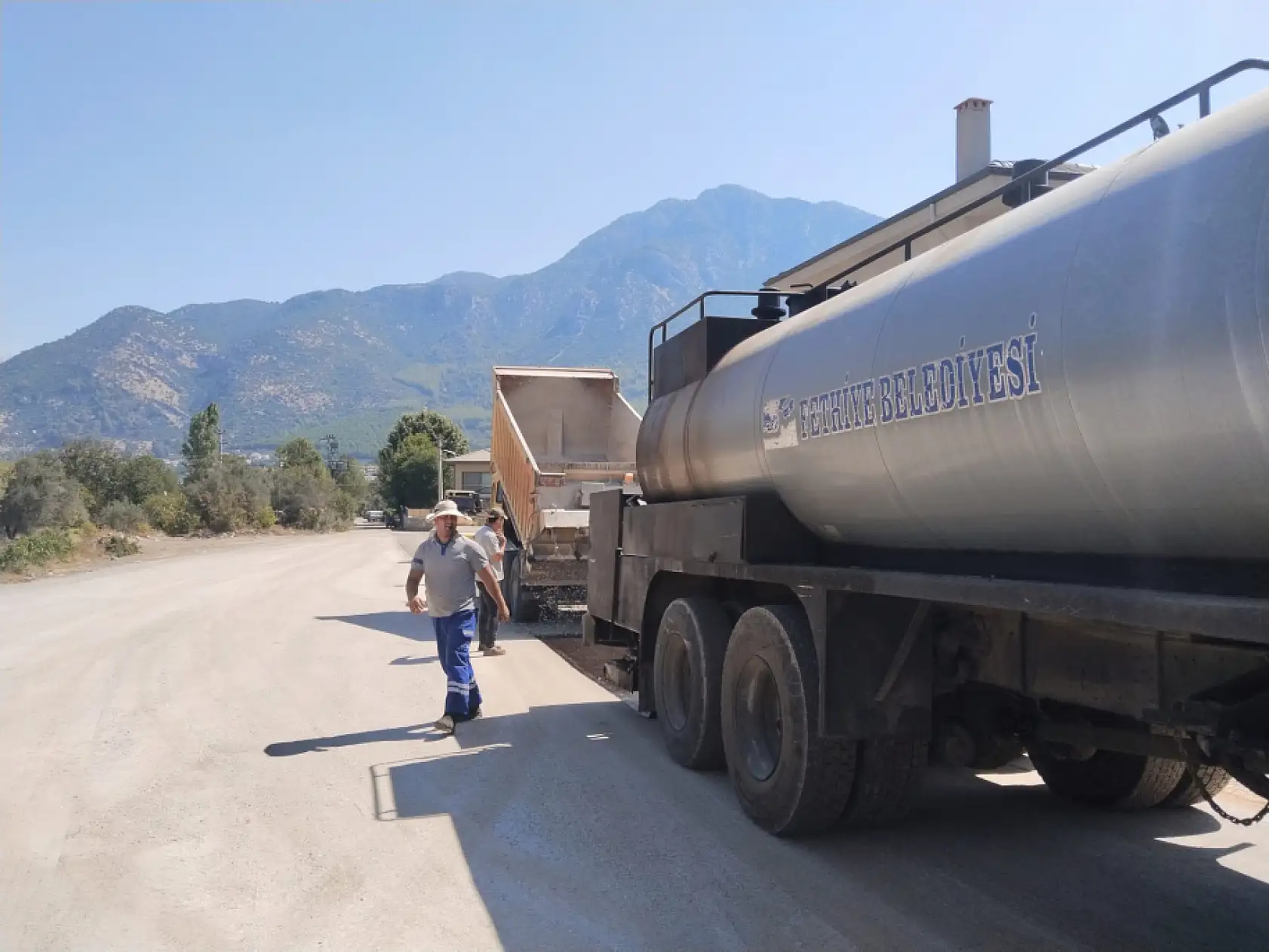 Fethiye Belediyesi'nden Üzümlü'de yoğun mesai