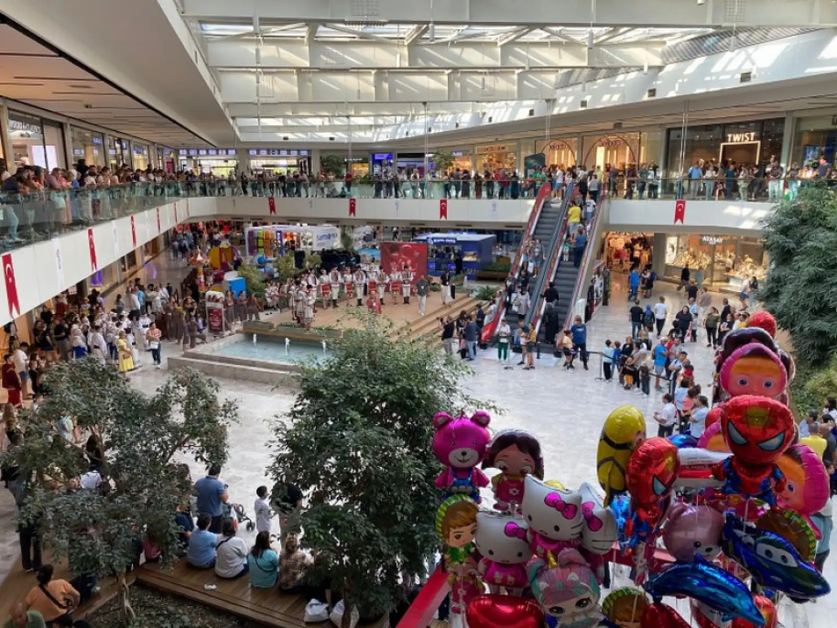 Fethiye'de 29 Ekim Cumhuriyet Bayramı Etkinlikleri Uluslararası Dans Gösterileriyle Başladı