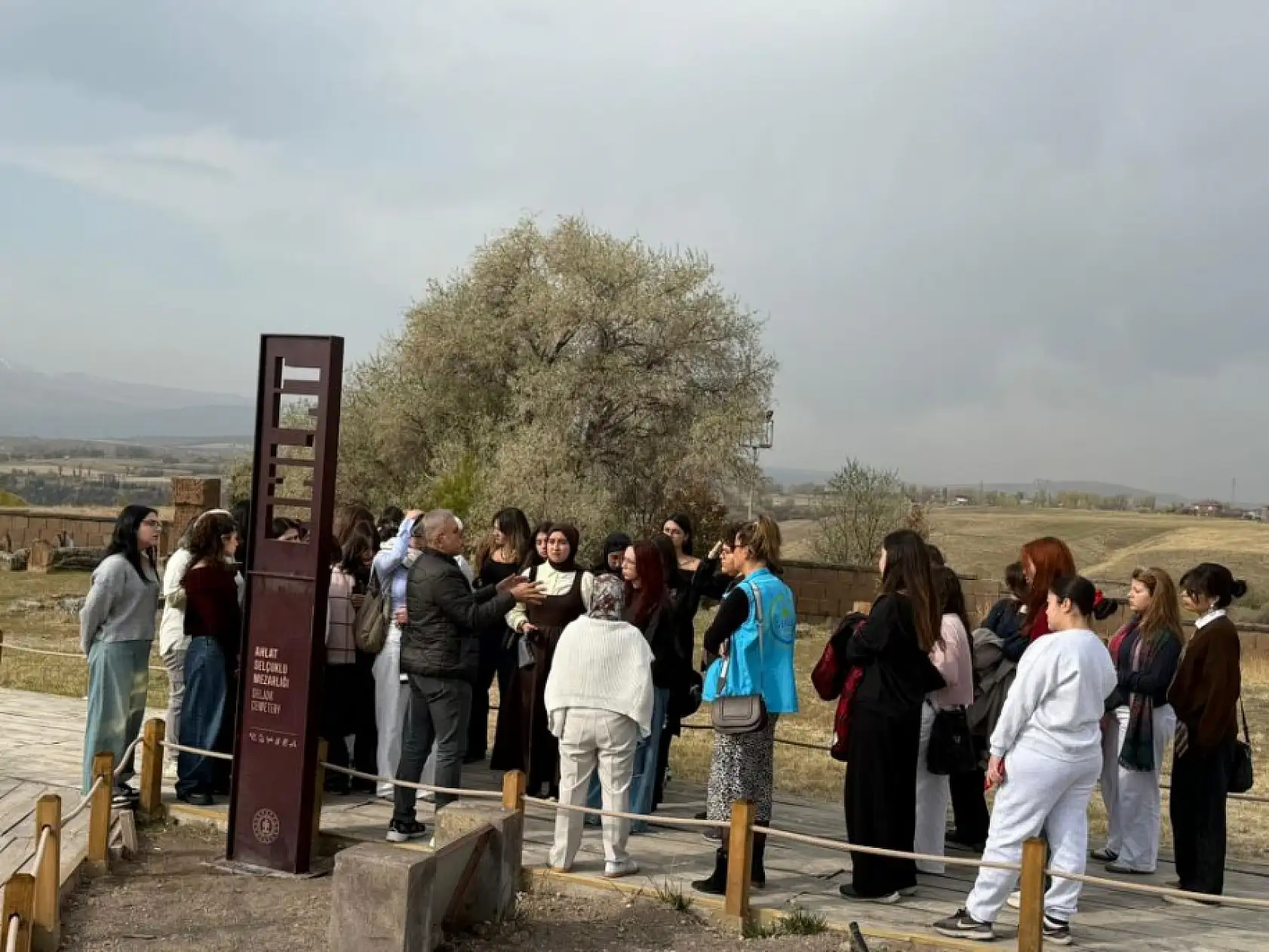 Muğlalı gençler medeniyet, tarih ve kültür kampı ile Bitlis ve Van'ı keşfetti